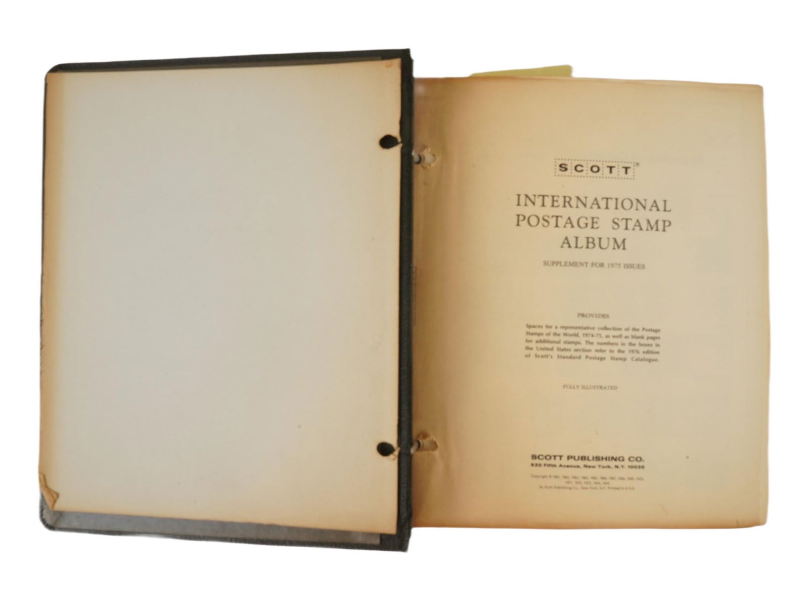 1975 SCOTT INTERNATIONAL POSTAGE STAMP ALBUM (1 of 7)