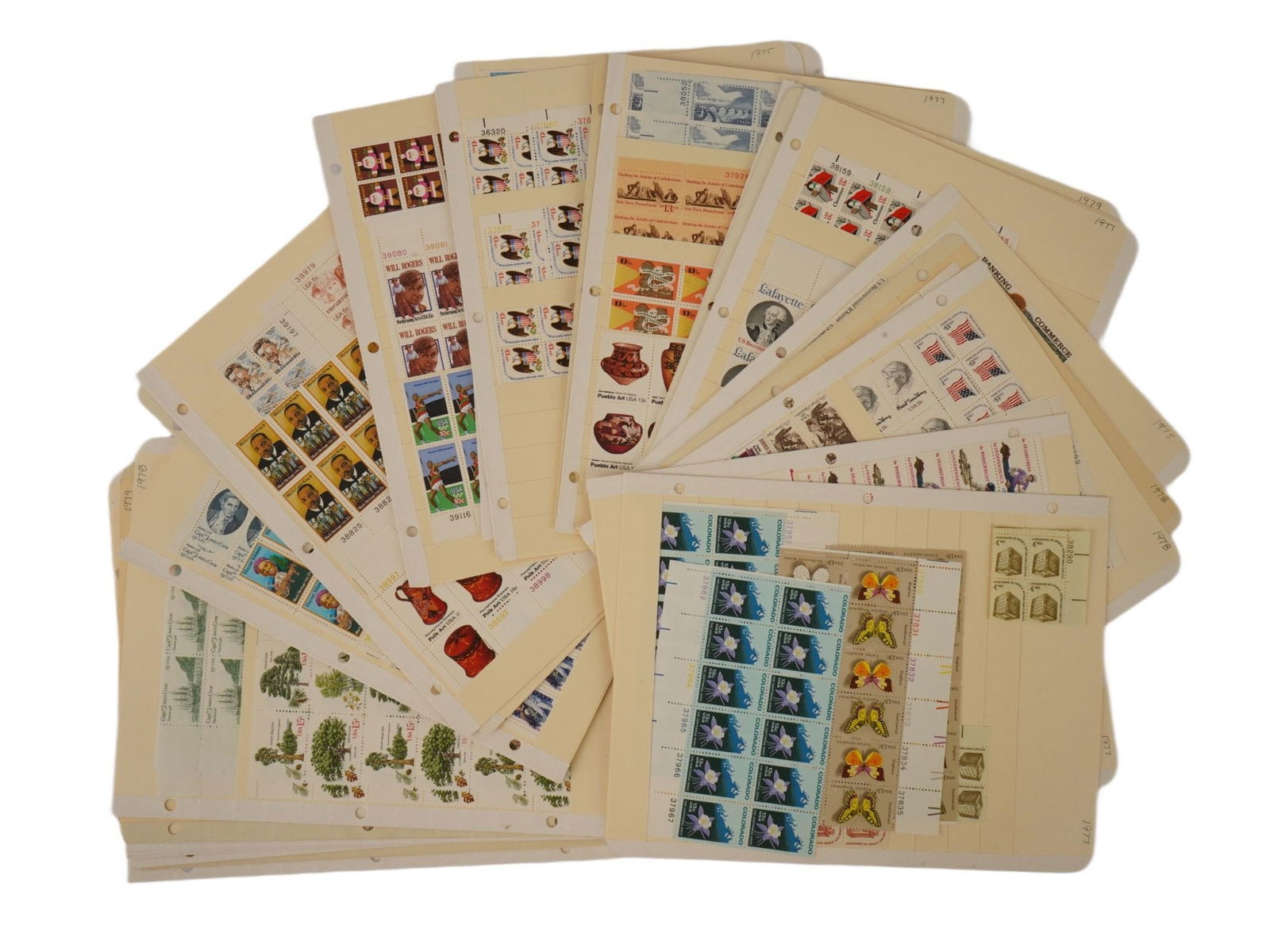 VINTAGE AMERICAN POSTAGE STAMPS CIRCA MID 20TH C (1 of 5)