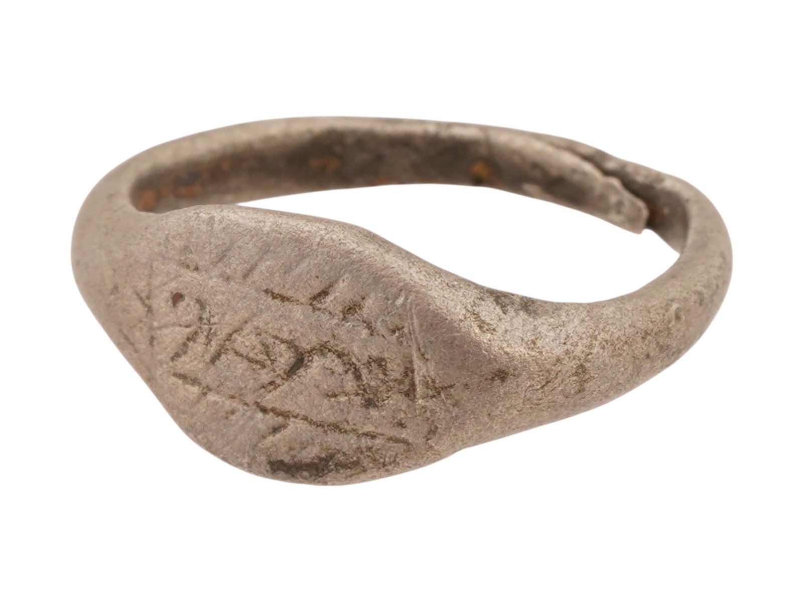 ANCIENT ROMAN ENGRAVED BRONZE SIGNET RING 100 TO 300 AD (1 of 6)