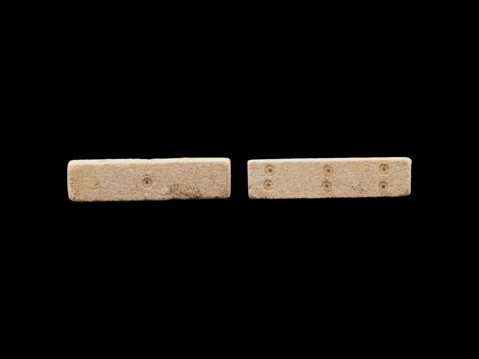 PAIR OF ANCIENT ROMAN STONE DICE 100 TO 300 AD (1 of 6)