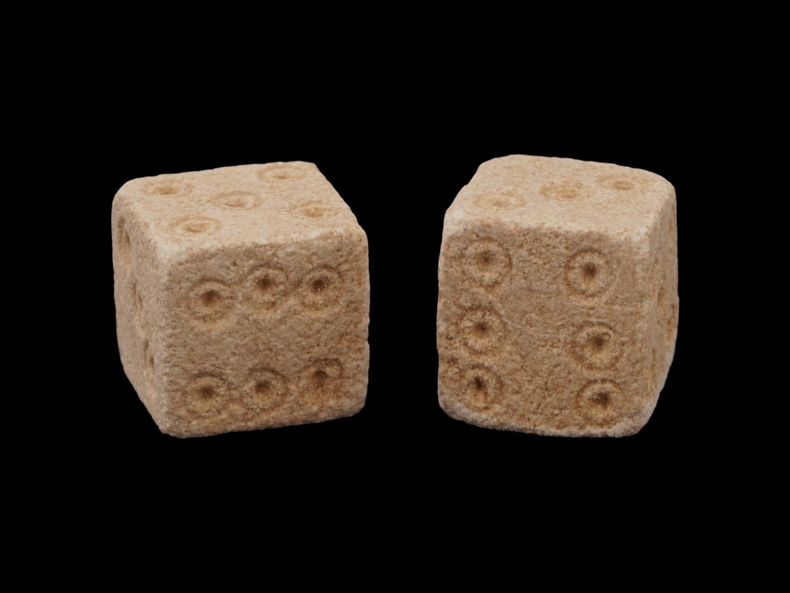 PAIR OF ANCIENT ROMAN EMPIRE STONE DICE 100 TO 300 AD (1 of 5)