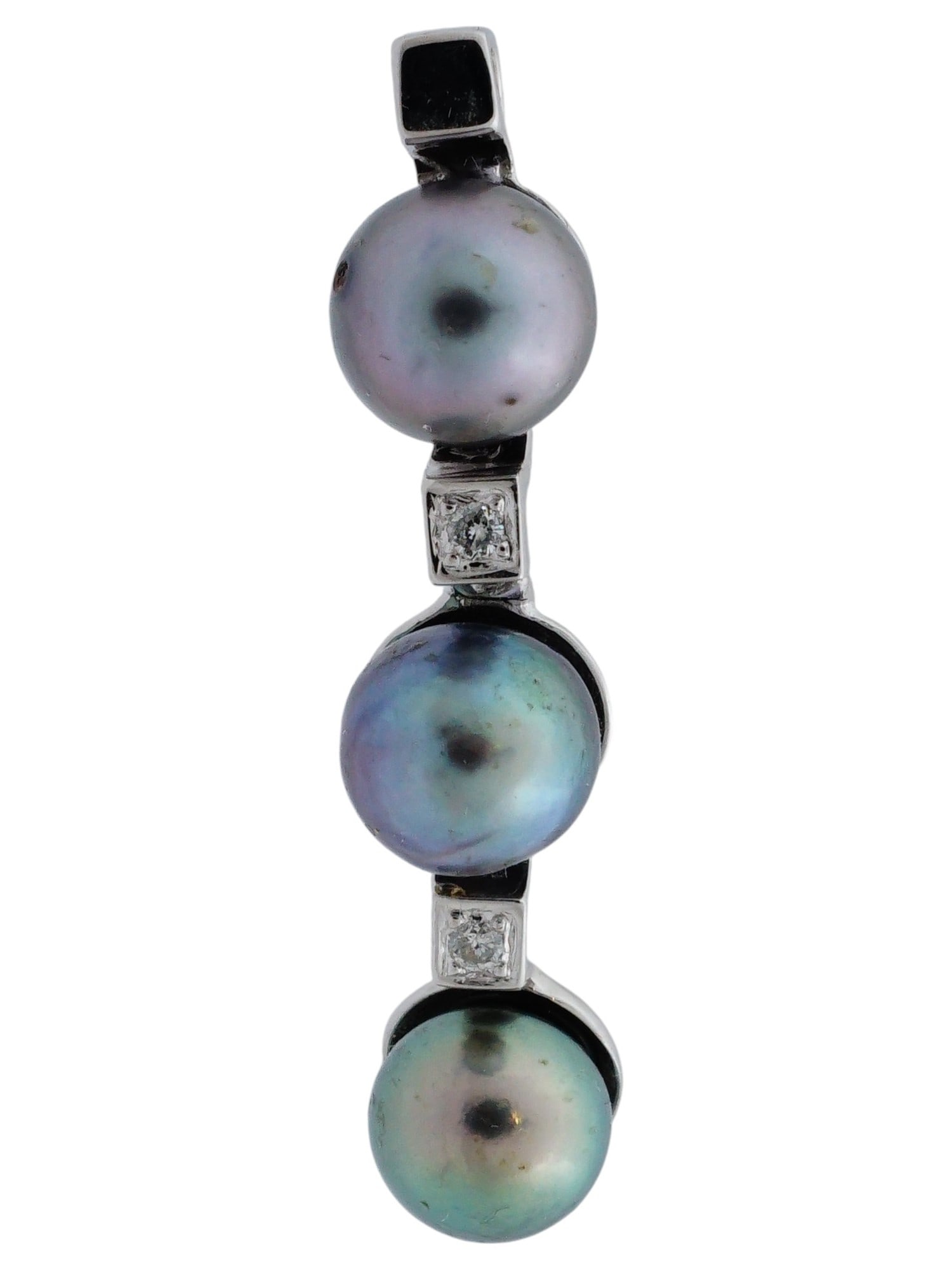 18K GOLD AND DIAMOND AND BLACK PEARL JEWELRY PENDANT: An 18K gold pendant designed in a link chain motif, set with three black pearls and accented with diamonds. The reverse is marked with a gold standard hallmark and a makers mark. Ladies Gold Jewelry W