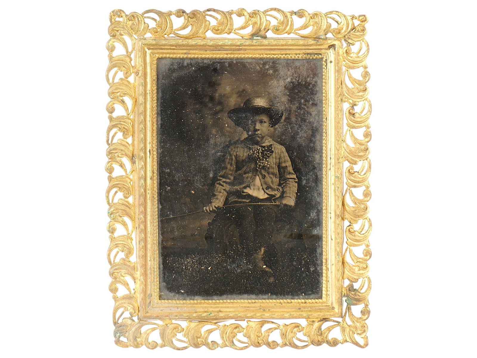 ANTIQUE VICTORIAN DAGUERREOTYPE PHOTO PORTRAIT OF A BOY (1 of 4)