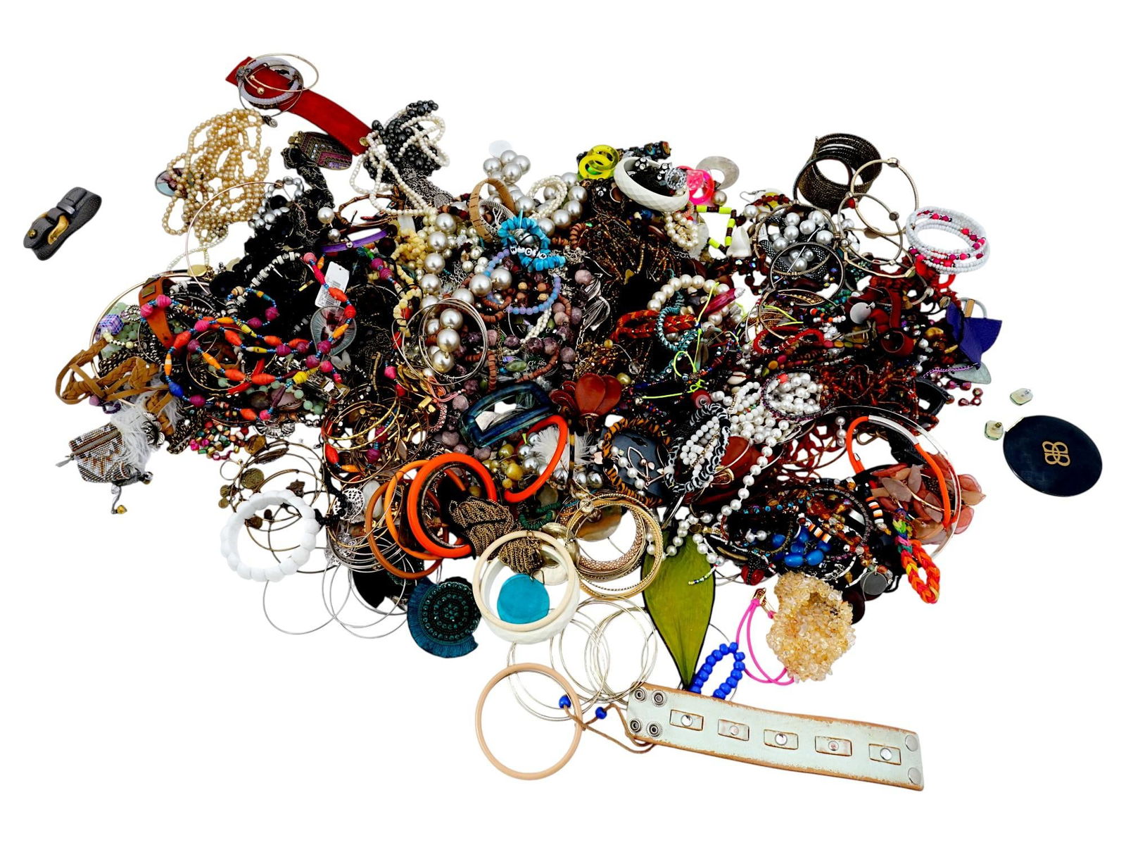 LARGE ASSORTMENT OF VINTAGE AND MODERN COSTUME JEWELRY (1 of 6)