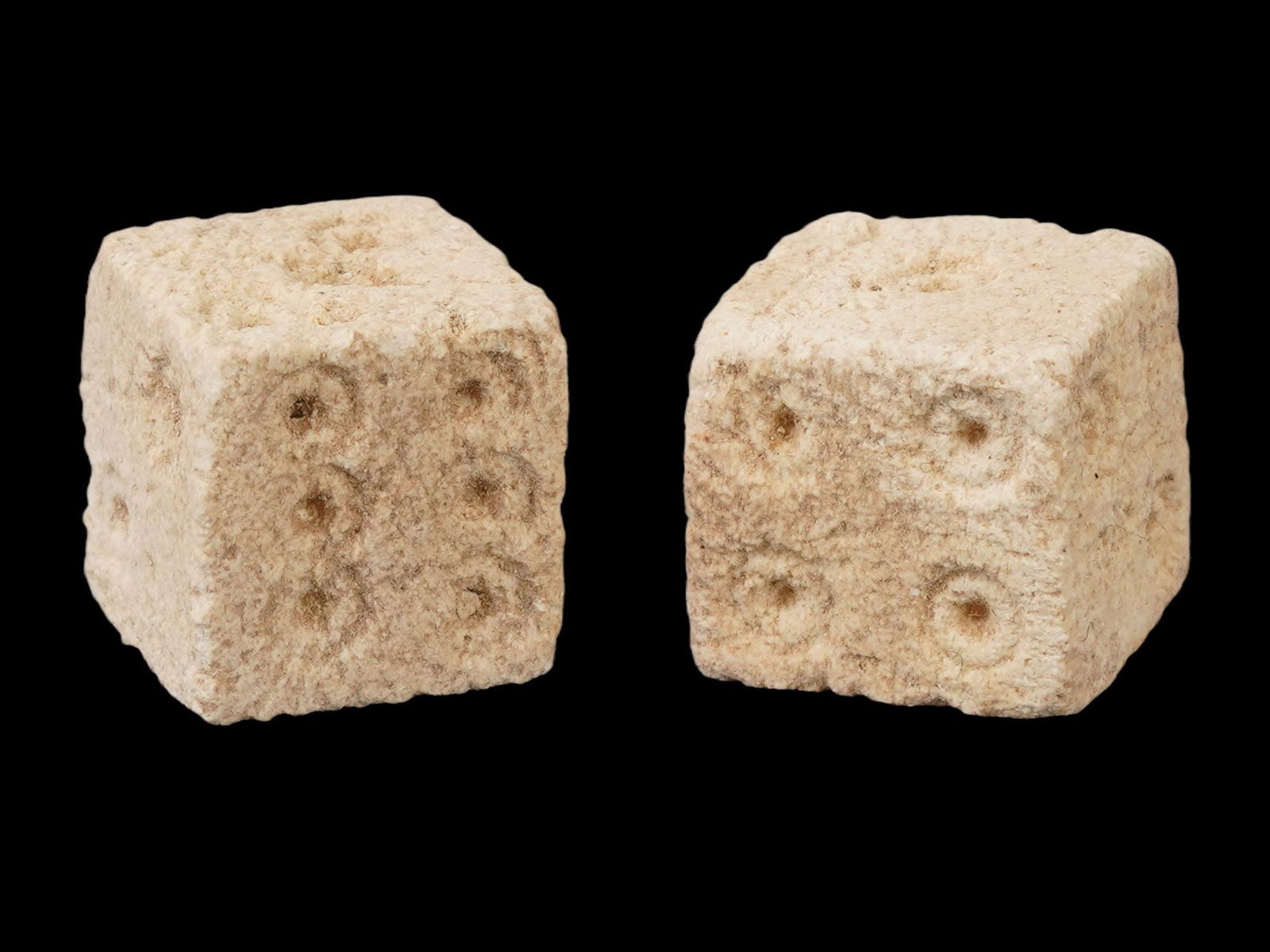 PAIR OF ANCIENT ROMAN STONE DICE 100 TO 300 AD (1 of 5)