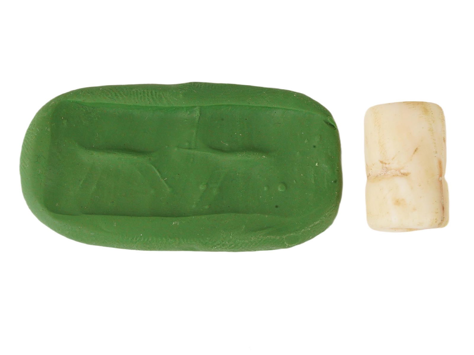 ANCIENT WESTERN ASIATIC ENGRAVED CYLINDER MARBLE SEAL: An ancient Western Asiatic cylinder marble seal bead with an engraved image of animals in the field. Circa the 2nd to 1st millennium BC. Collectible Historical Artifacts, Archaeological Finds And Reli