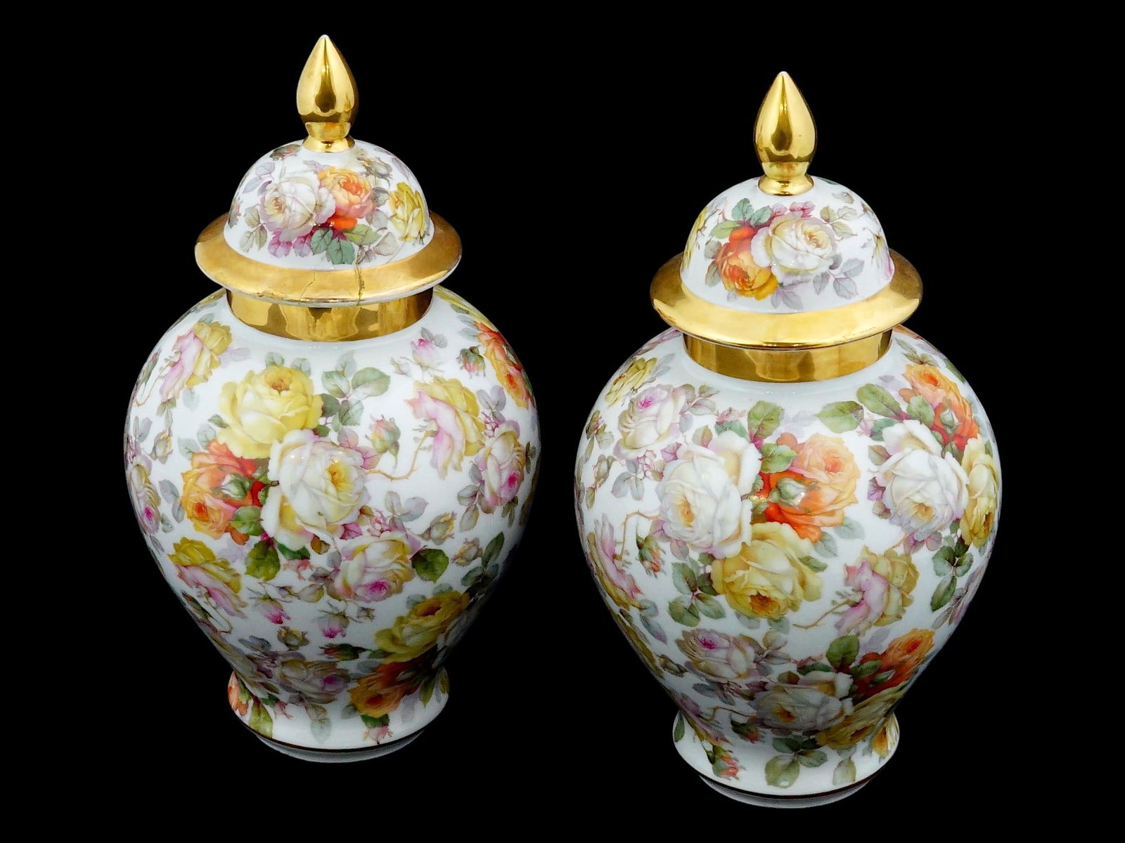 VINTAGE SCHUMANN BAVARIA GILT PORCELAIN LIDDED VASES: A pair of vintage decorative porcelain lidded vases crafted by Schumann Bavaria, presented in the classic ginger jar form with rounded bodies and fitted domed lids. Each vase is richly decorated with
