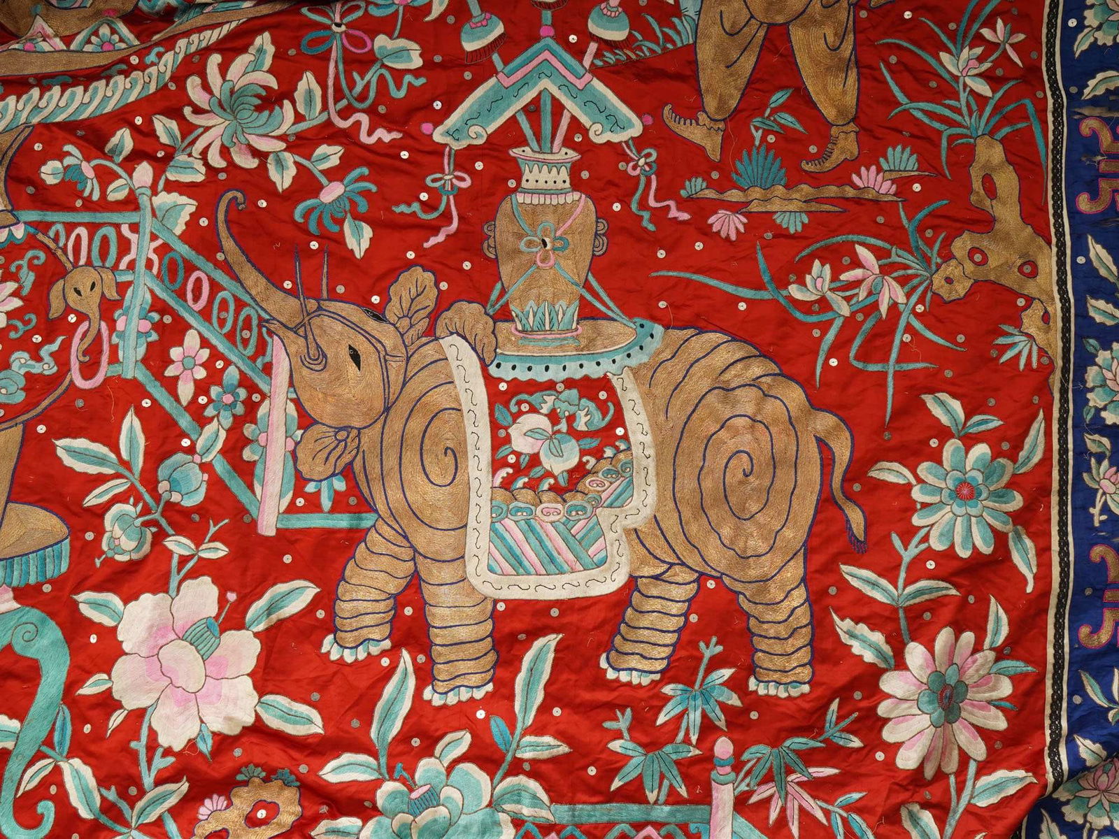 VINTAGE CHINESE PICTORIAL HAND STITCHED SILK EMBROIDERY (1 of 13)