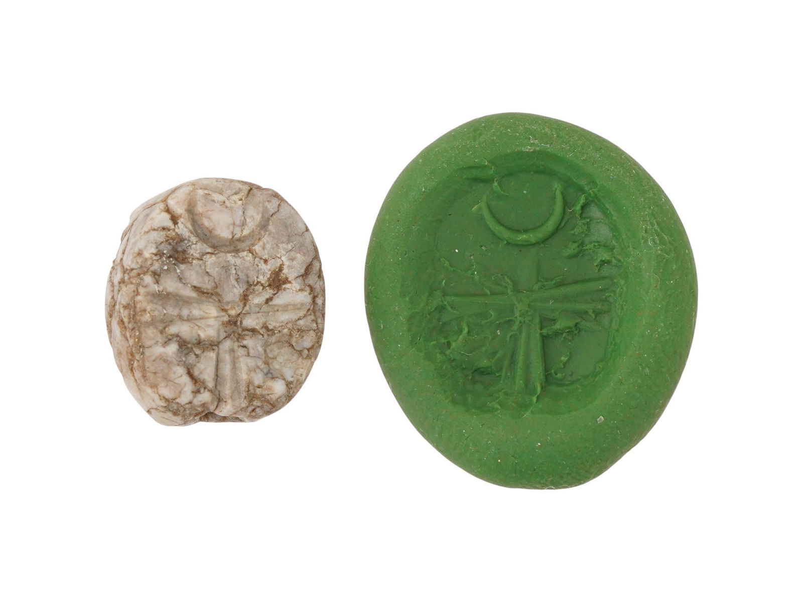 ANCIENT WEST ASIATIC AGATE SCARAB 1ST MILLENNIUM BC: An ancient Western Asiatic carved Agate stone scarab bead seal. The piece is adorned with an impressed probably religious image. Pierced through the center. Circa the 1st millennium BC. Collectible Hi