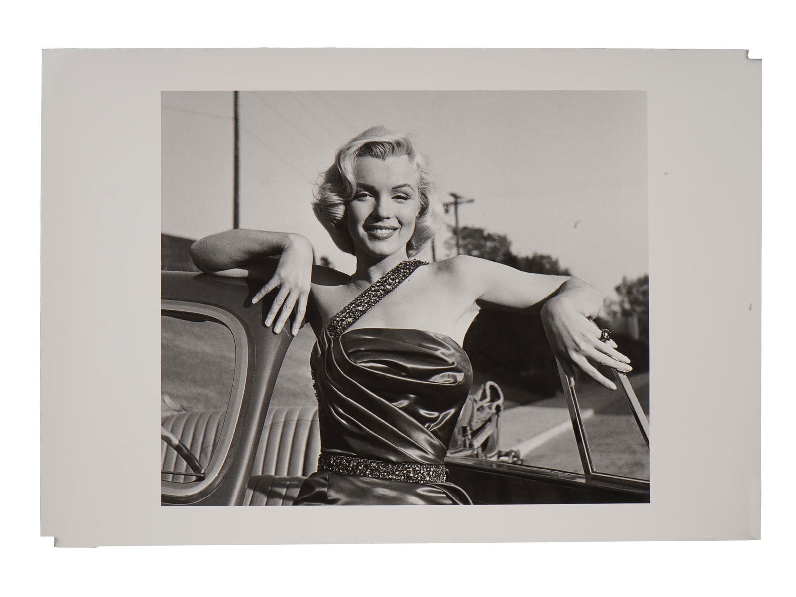 OFFSET PHOTO PRINT MARILYN MONROE BY FRANK WORTH: A vintage offset photographic print from an original photograph by Frank Worth, 1923 to 2000, celebrated for his iconic images of Hollywoods Golden Age. The subject, Classic Portrait of Marilyn