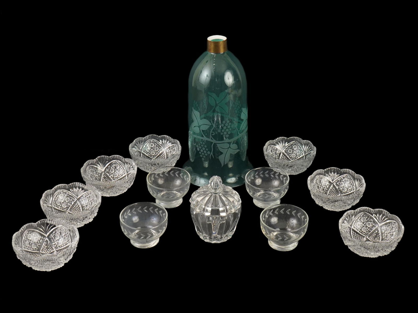 COLLECTION OF 13 VTG GLASS AND CRYCTAL BOWLS W LIGHT (1 of 12)