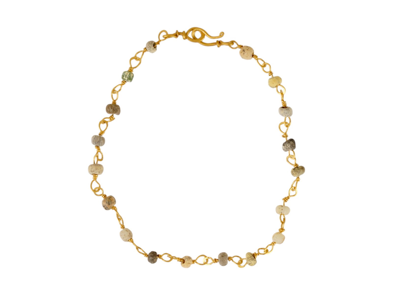 ANCIENT ROMAN GOLD CHAIN AND GLASS BEADS BRACELET: An ancient Roman gold chain bracelet with a hook clasp. The bracelet is intricately crafted using a combination of glass beads and gold wire. The multicolored beads are interspersed with delicate gold
