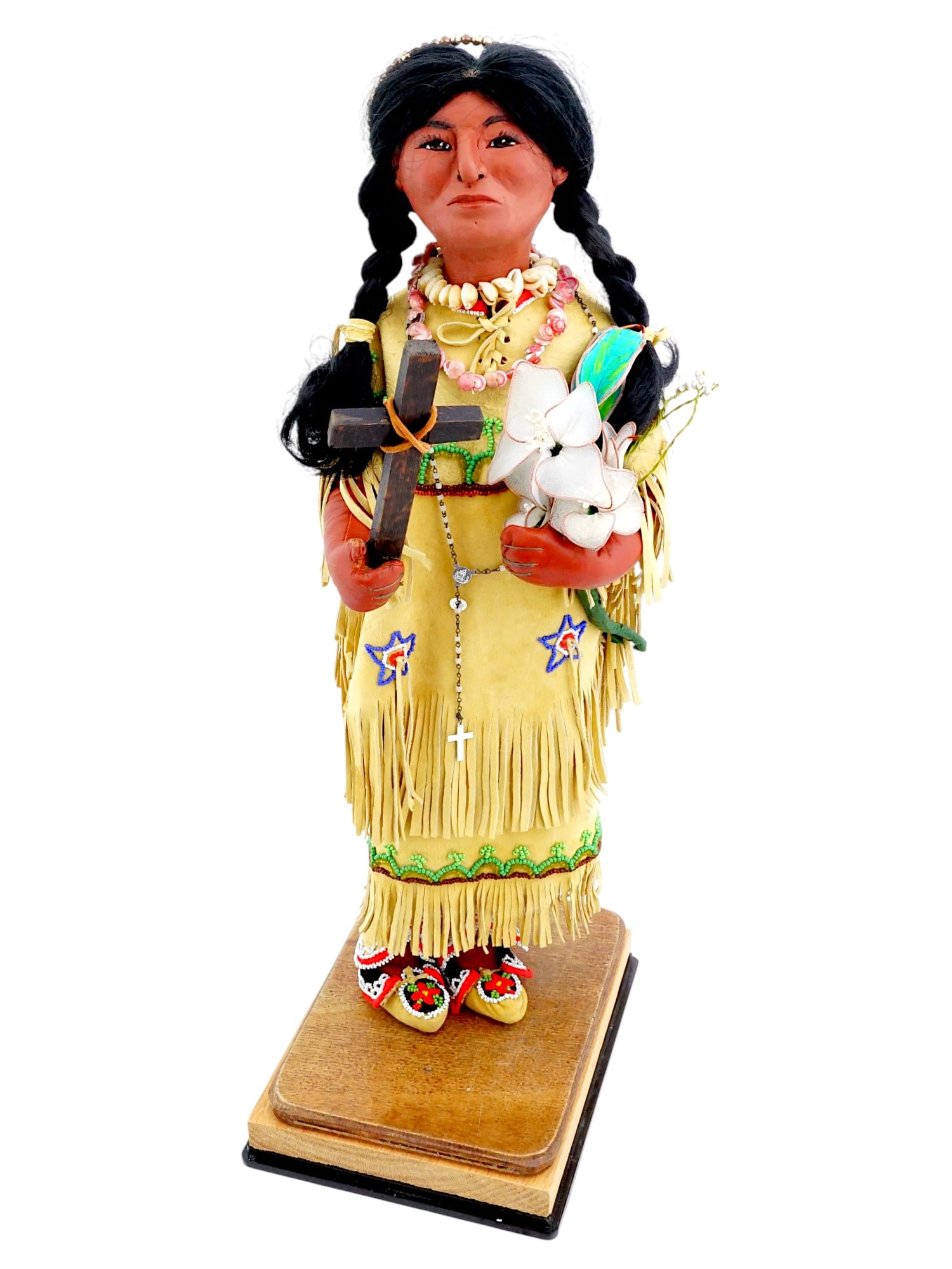 VINTAGE NATIVE AMERICAN DOLL TRIBAL PRINCESS FIGURE: A vintage Native American doll, identified as representing Sacajawea or a stylized tribal princess figure. Produced during the 1980s and 1990s. The piece features a hand-painted head and limbs and is