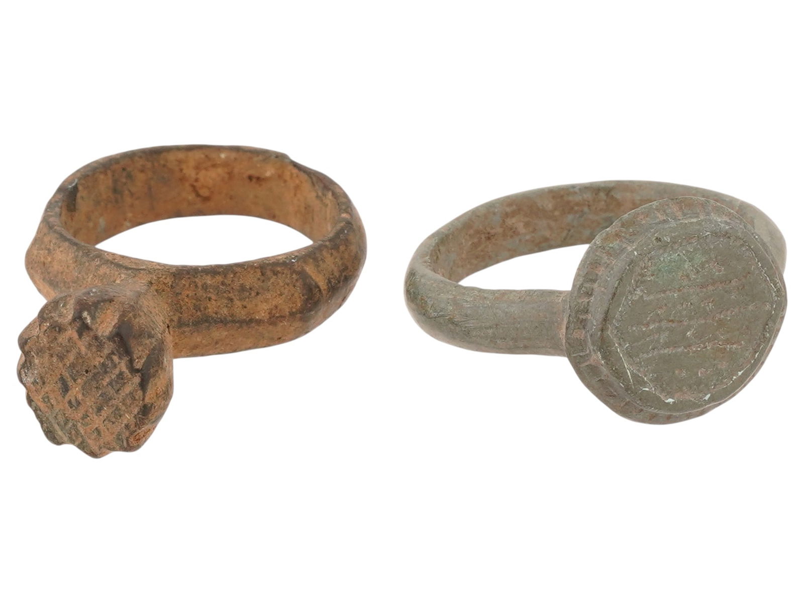 TWO ANCIENT IMPERIAL ROMAN PERIOD BRONZE RINGS (1 of 6)