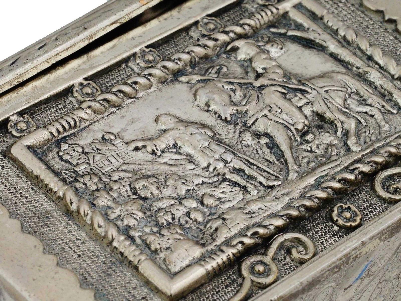 VICTORIAN MANNER COVERED REPOUSSE SILVER PLATED BOX - 11