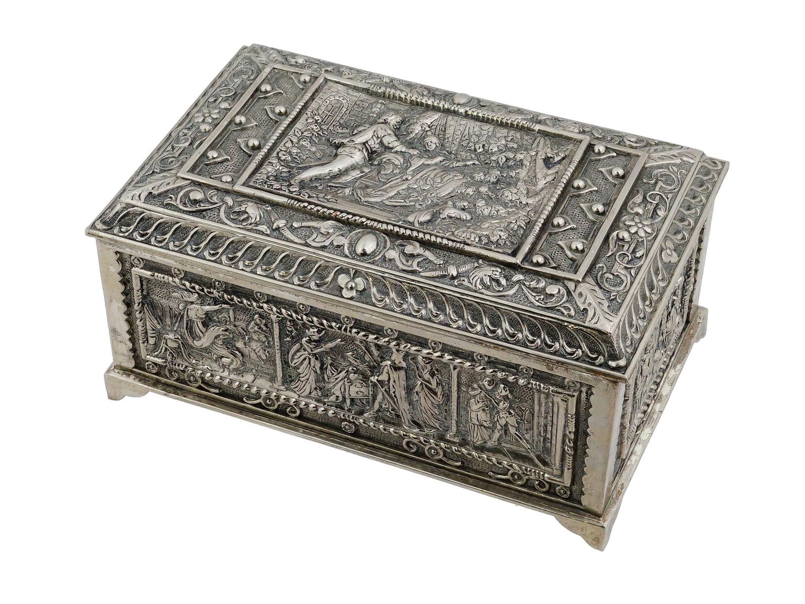 VICTORIAN MANNER COVERED REPOUSSE SILVER PLATED BOX (1 of 12)