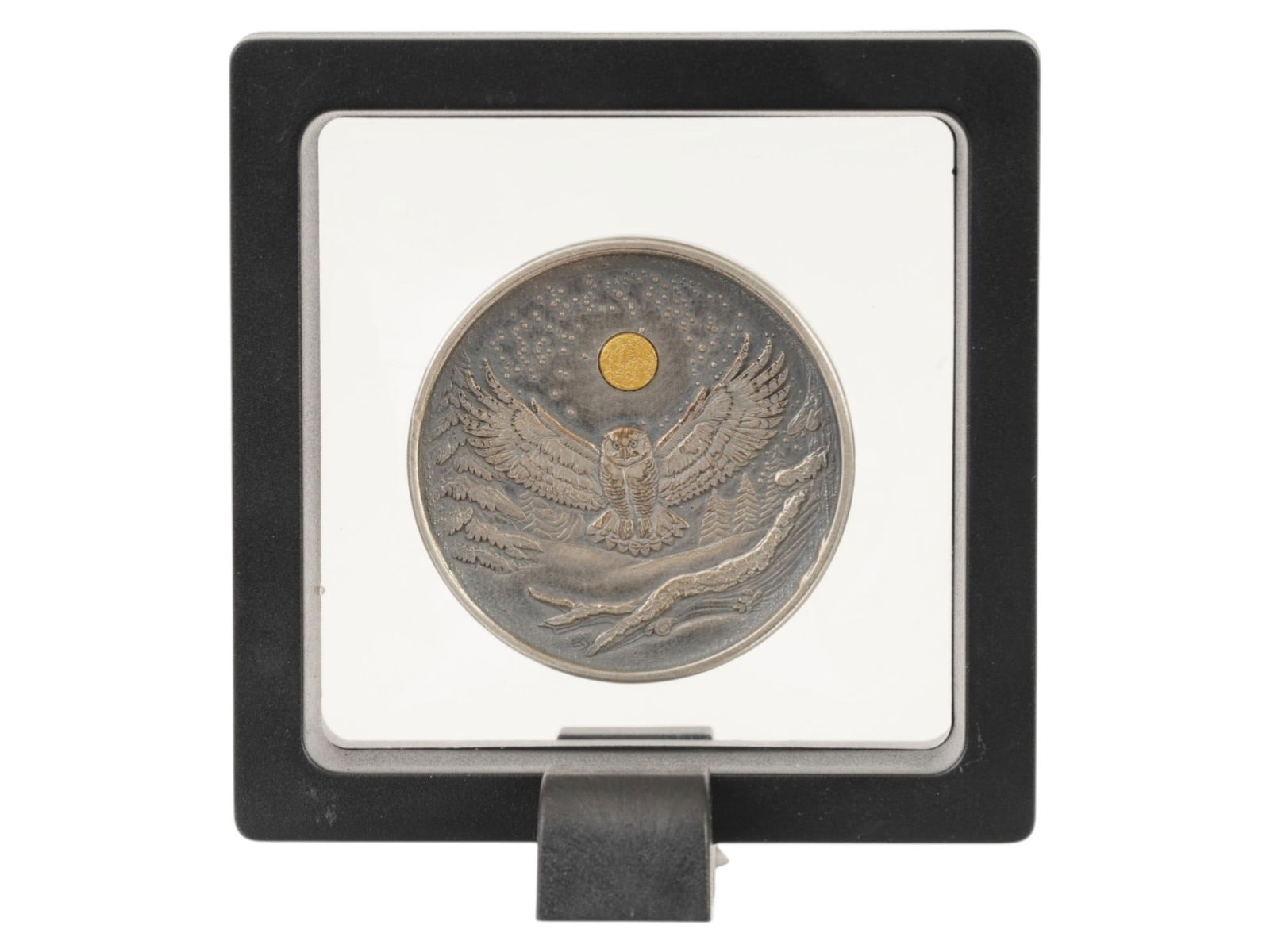 TD MINT 100 LUCKY RIPS ROUND 2 OZ SILVER GOLD COIN: A Silent Night collector coin round from the Lucky Rips Series 8, released in collaboration with TD Mint, is crafted from precious metals and features a detailed relief design featuring a four leaf