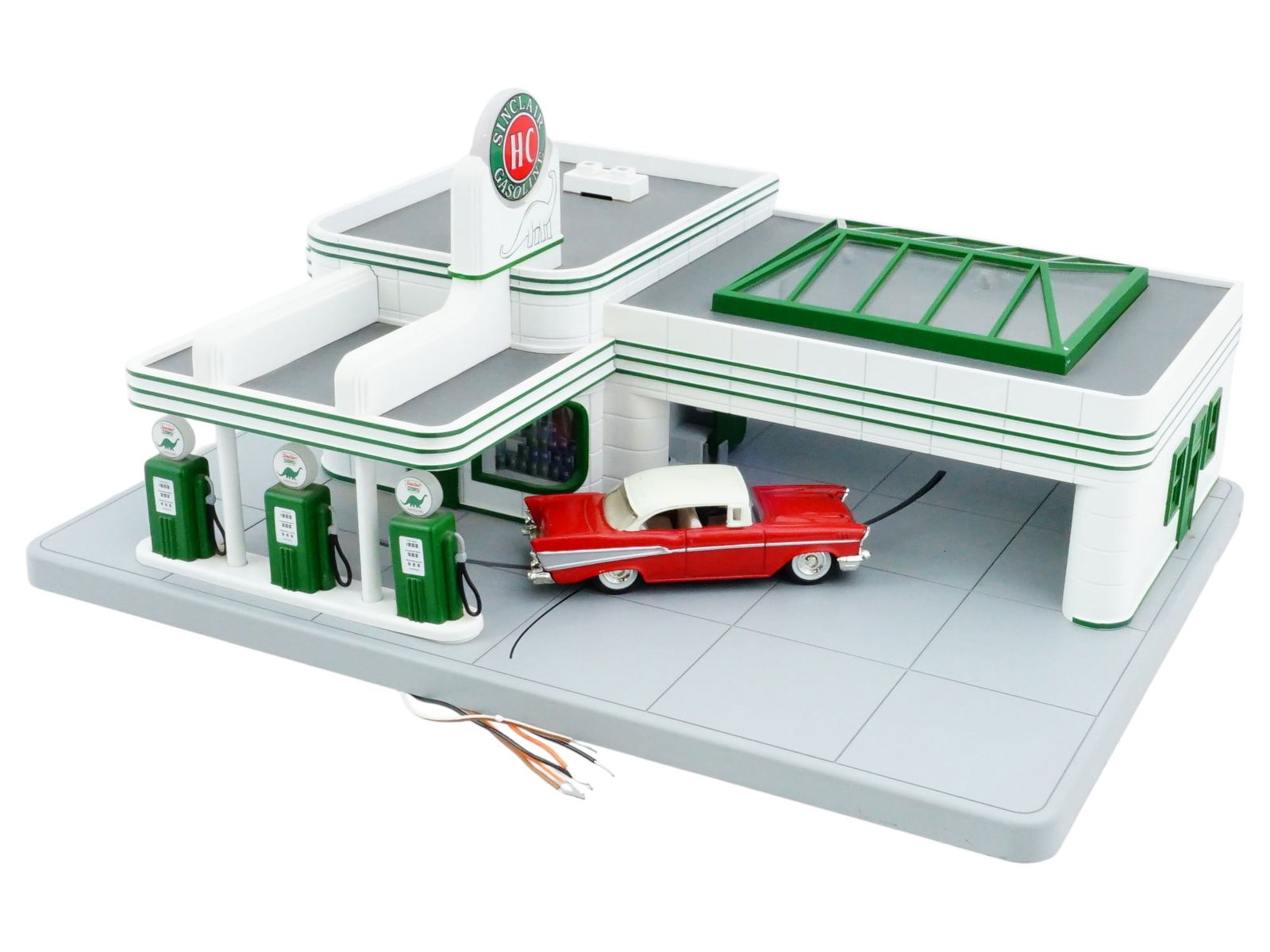 SEALED RAILKING 30 9101 SINCLAIR OPERATING GAS STATION: A sealed MTH RailKing 30 9101 Sinclair Operating Gas Station, a popular O Gauge model railroad accessory first released in 1997. Intricately detailed ABS plastic, pre-assembled and fully painted in an