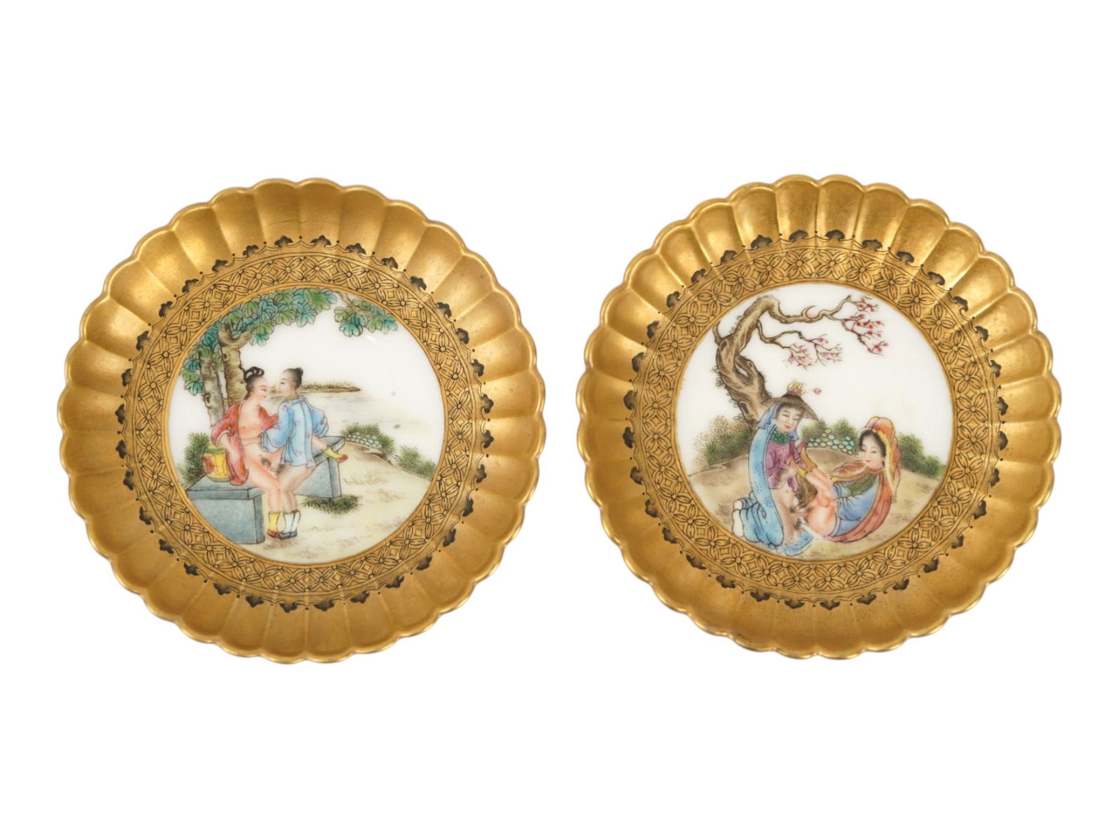PAIR OF CHINESE FAMILLE ROSE PORCELAIN DISHES (1 of 4)