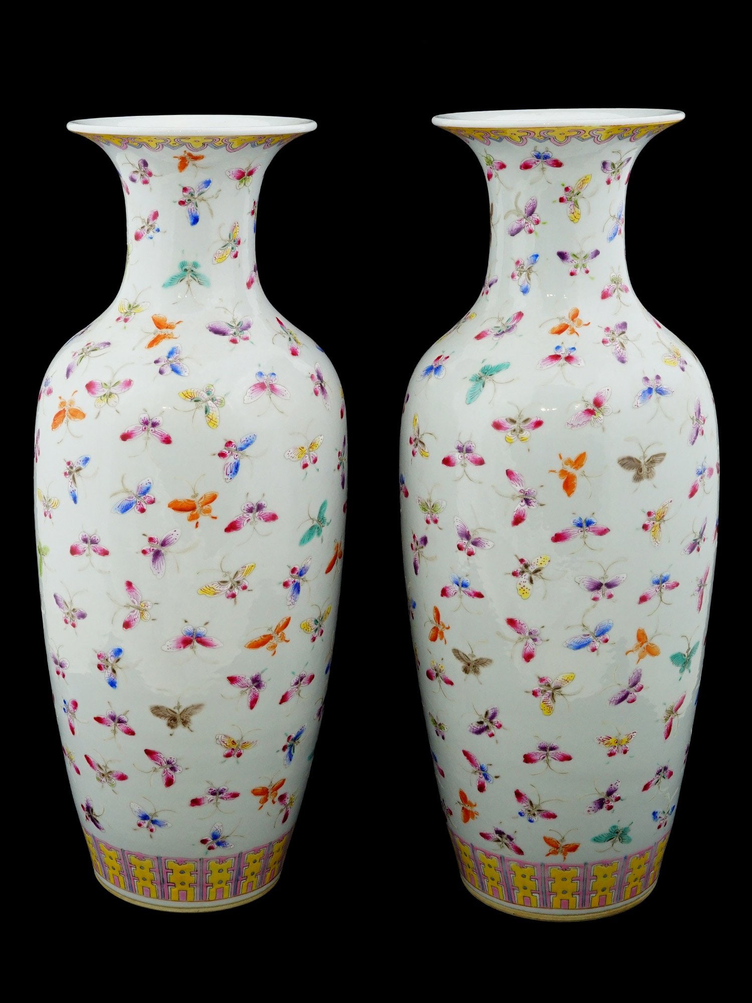 CHINESE FAMILLE ROSE BUTTERFLIES PORCELAIN VASES (1 of 8)