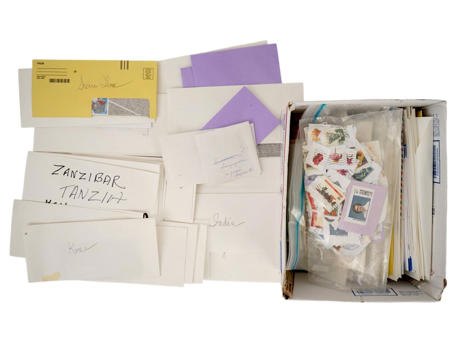 LARGE COLLECTION OF VINTAGE POSTAGE STAMPS (1 of 5)