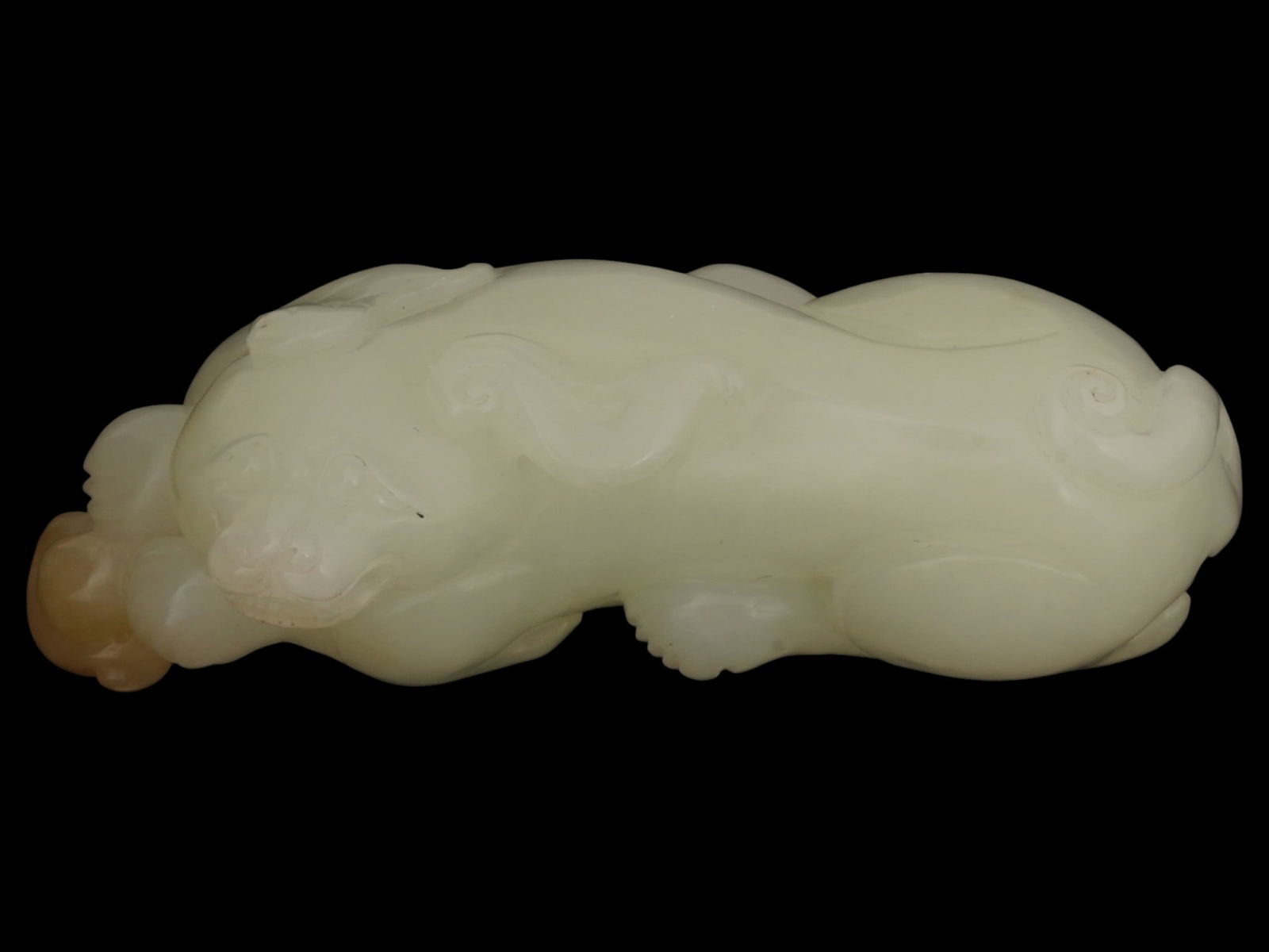 CHINESE HAND CARVED NEPHRITE JADE FOO DOG FIGURINE (1 of 6)