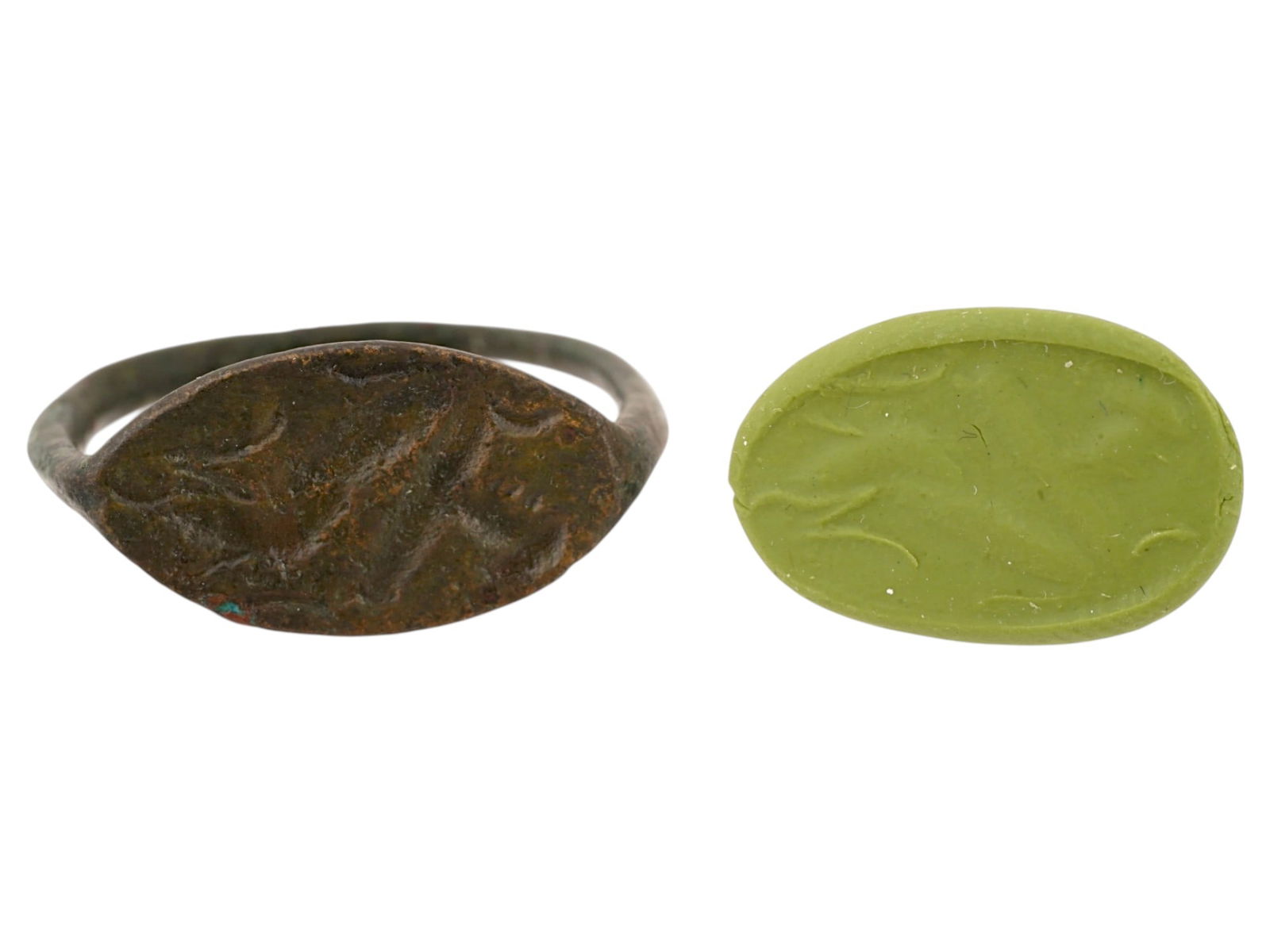 ANCIENT GREEK BRONZE SIGNET RING CA 500 TO 200 BC: An ancient Greek bronze signet ring adorned with an engraved image of a leaping animal in the field. Circa 500 to 200 BC. Historical Finds And Archaeological Relics, Jewelry And Accessories. TH