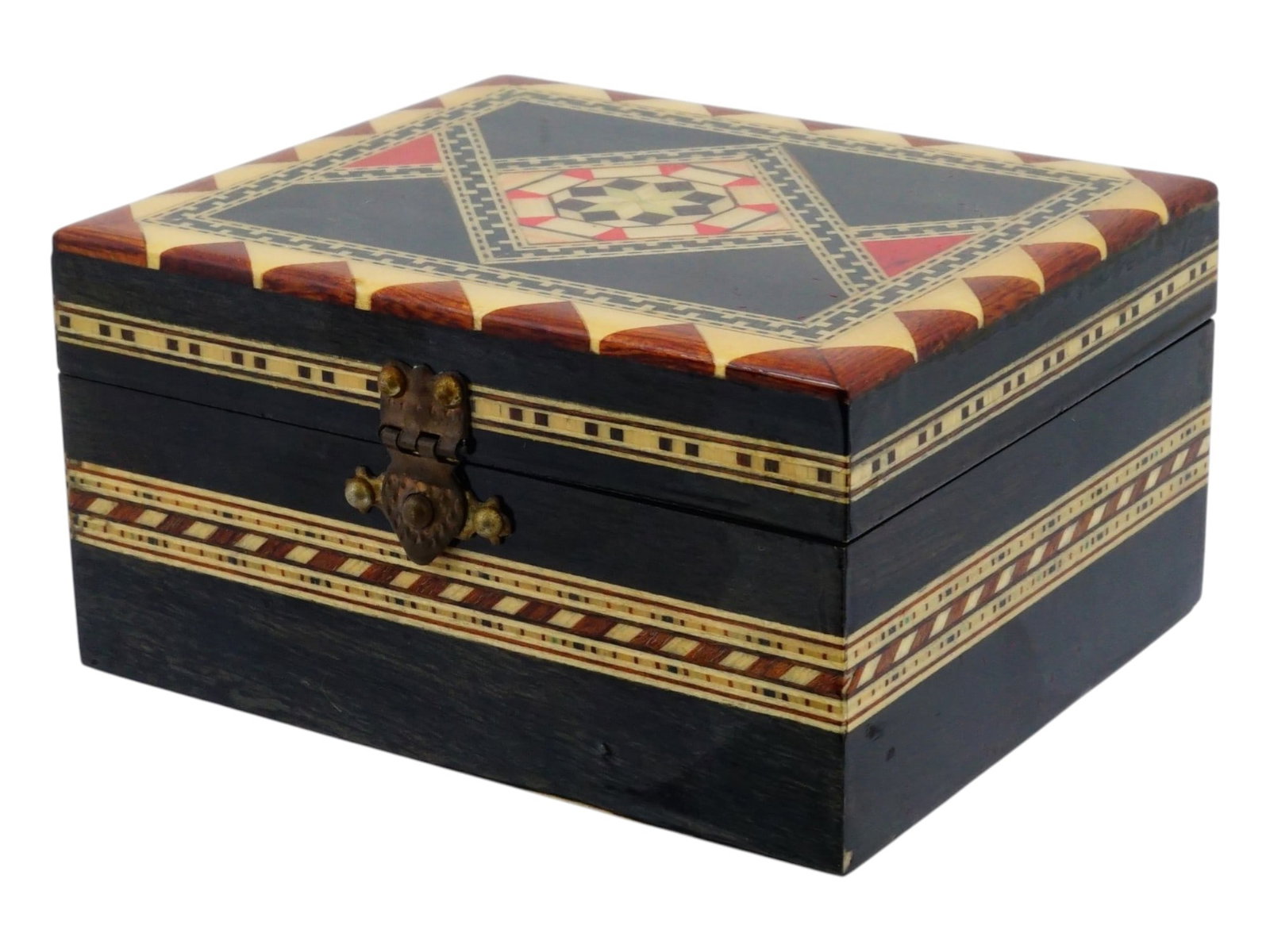 VINTAGE RECTANGULAR MARQUETRY MOSAIC JEWELRY BOX: A fine vintage rectangular wooden trinket or jewelry box showcases intricate geometric marquetry and mosaic inlays across the lid and all four sides. Constructed with a dark-stained exterior, the piec
