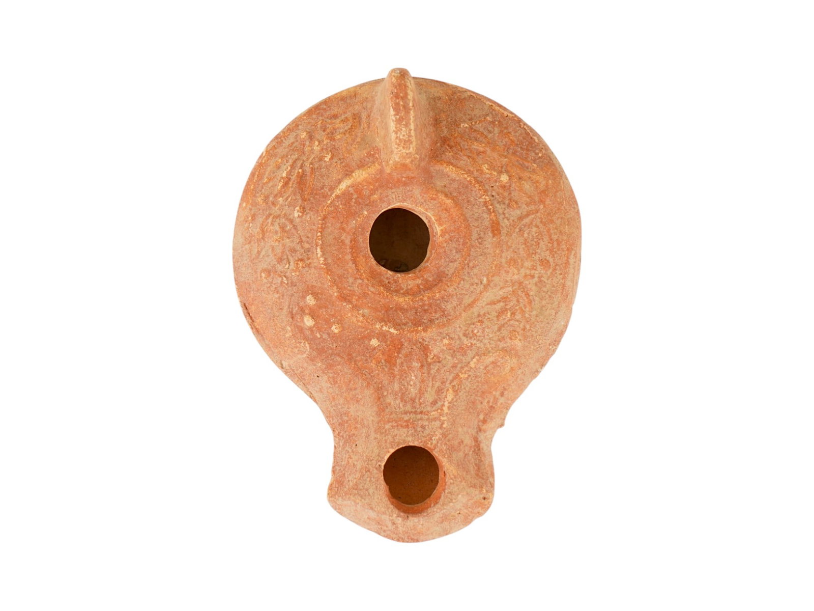 ANCIENT ROMAN TERRACOTTA OIL LAMP W OLIVE WREATH DESIGN: An ancient Roman terracotta pottery oil lamp. The body of the lamp is adorned with an embossed olive wreath design on the shoulders. The lamp features a raised circle nozzle top and a raised handle. C