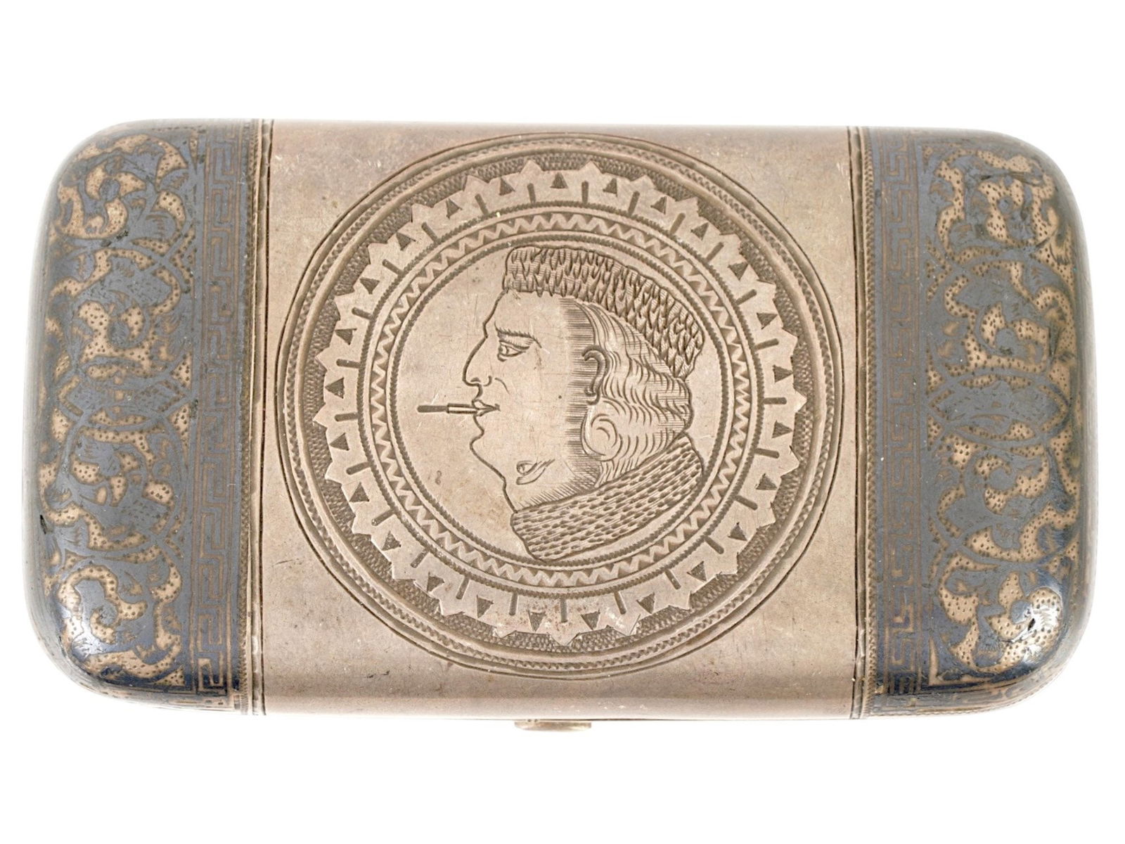 RUSSIAN SILVER NIELLO CIGARETTE CASE W PROFILED FIGURE: A Russian silver cigarette case. Decorated with niello inlay, featuring scrolling patterns and a central medallion with a profiled figure. Gold wash inside. Hallmarked with the 84 Russian silver proof