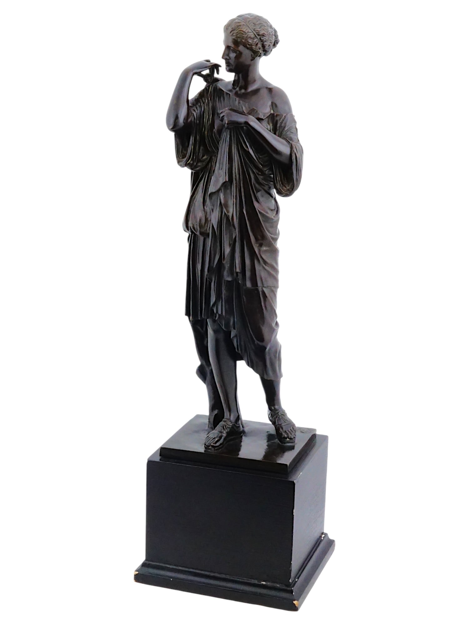 ANTIQUE FRENCH NEOCLASSICAL DIANA OF GABII SCULPTURE: An antique French Neoclassical Diana of Gabii sculpture. The sculpture depicts a female figure in classical attire, draped in a traditional chiton. The sculpture is rendered with a dark patinated fini