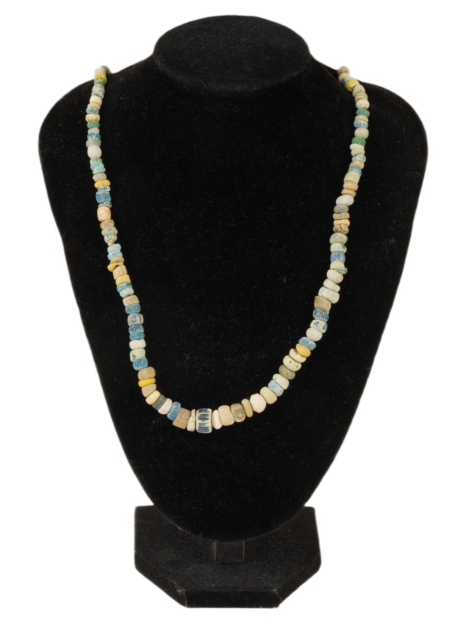 ANCIENT ROMAN MULTICOLOR GLASS BEAD NECKLACE (1 of 3)