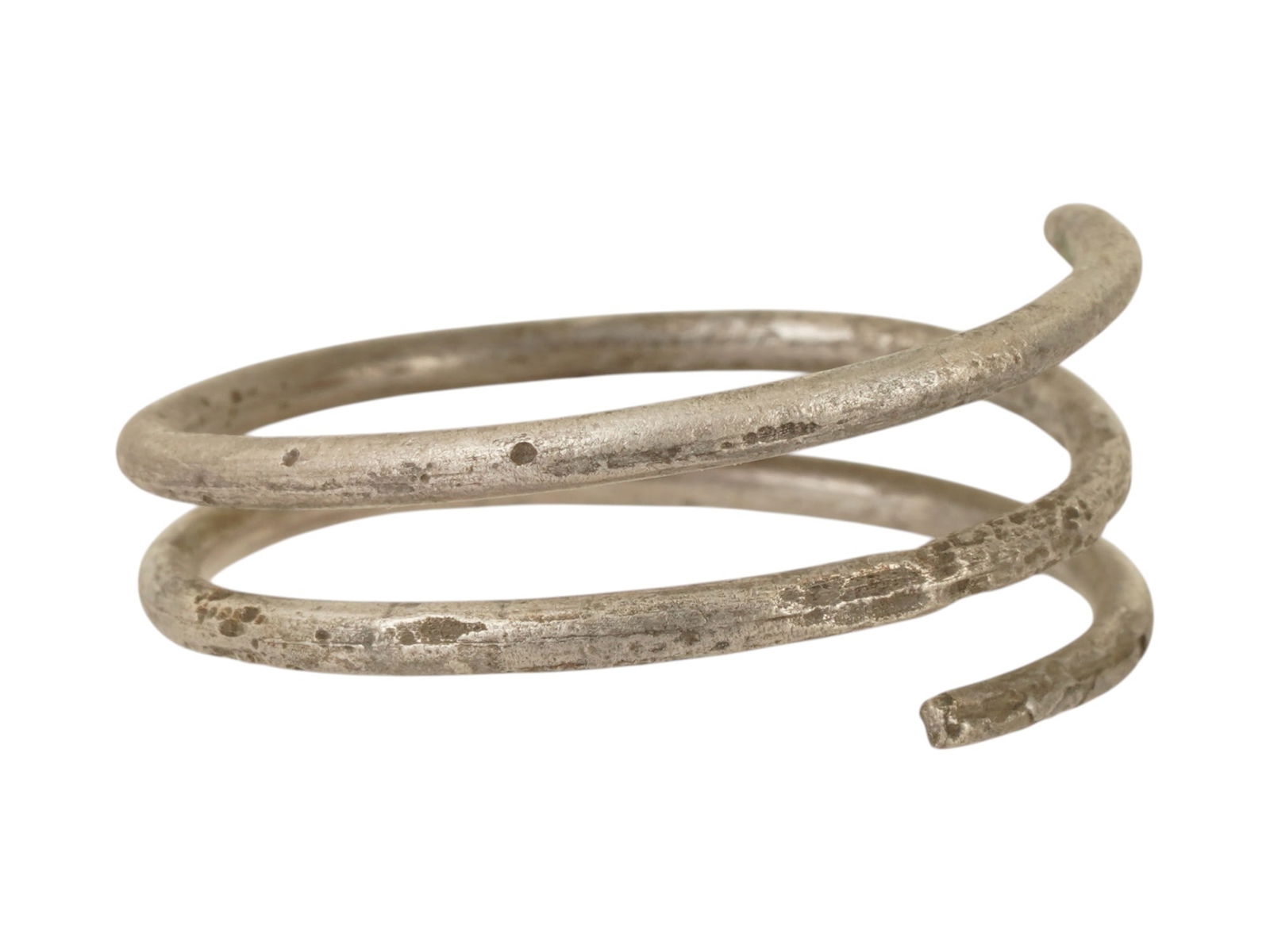 ANCIENT EGYPT SILVER HAIR BAND 2ND TO 1ST MILLENNIUM BC: An ancient Egyptian Silver hair band. The ware is made in a spiral design. Dating from the 2nd to 1st Millennium BC. Ancient Egyptian Silver Jewelry Wares and Accessories, Museum Pieces, and Collectib