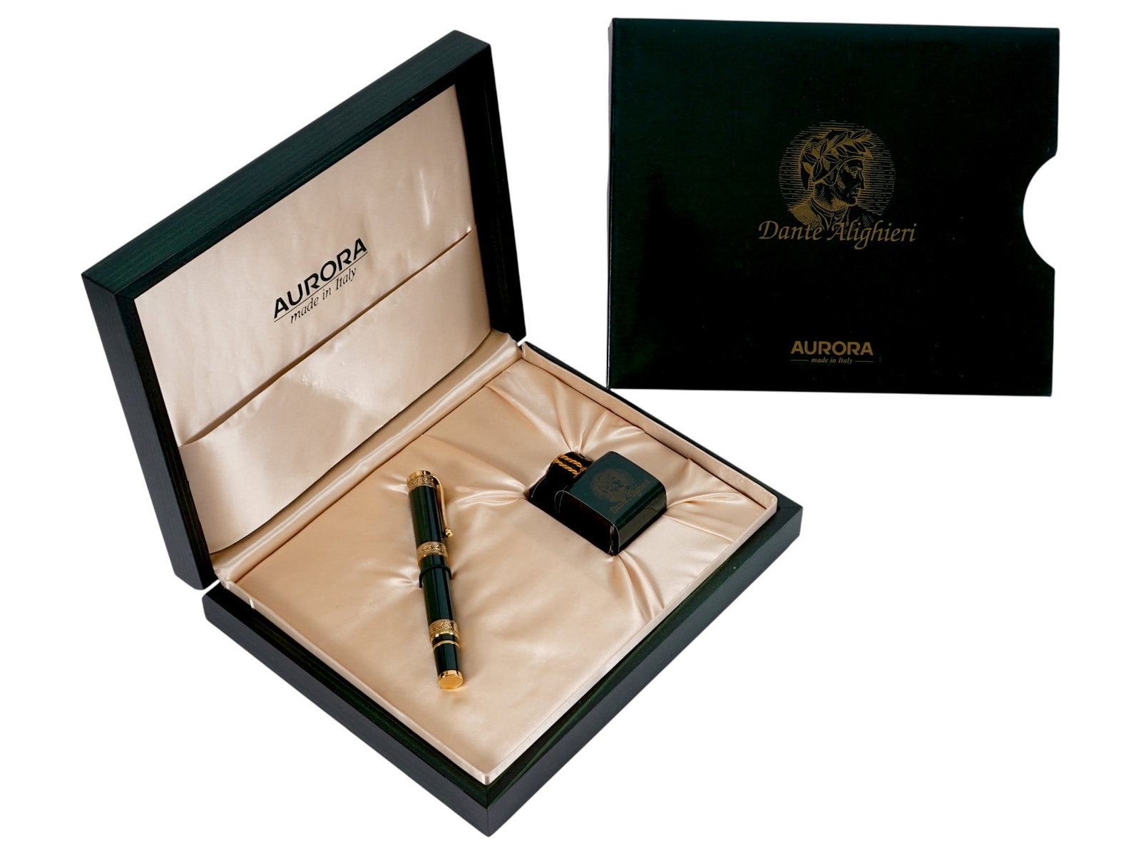 VINTAGE AURORA DANTE ALIGHIERI 18K NIB FOUNTAIN PEN: A vintage Aurora Dante Alighieri Limited Edition fountain pen, issued in 1995 as a tribute to the celebrated Italian poet, numbered 1546 of all produced 1919 examples. The pen features a forest green 