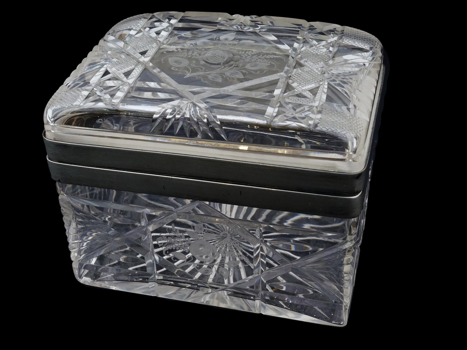 ANTIQUE CUT CRYSTAL CASKET BOX WITH HINGED LID (1 of 11)