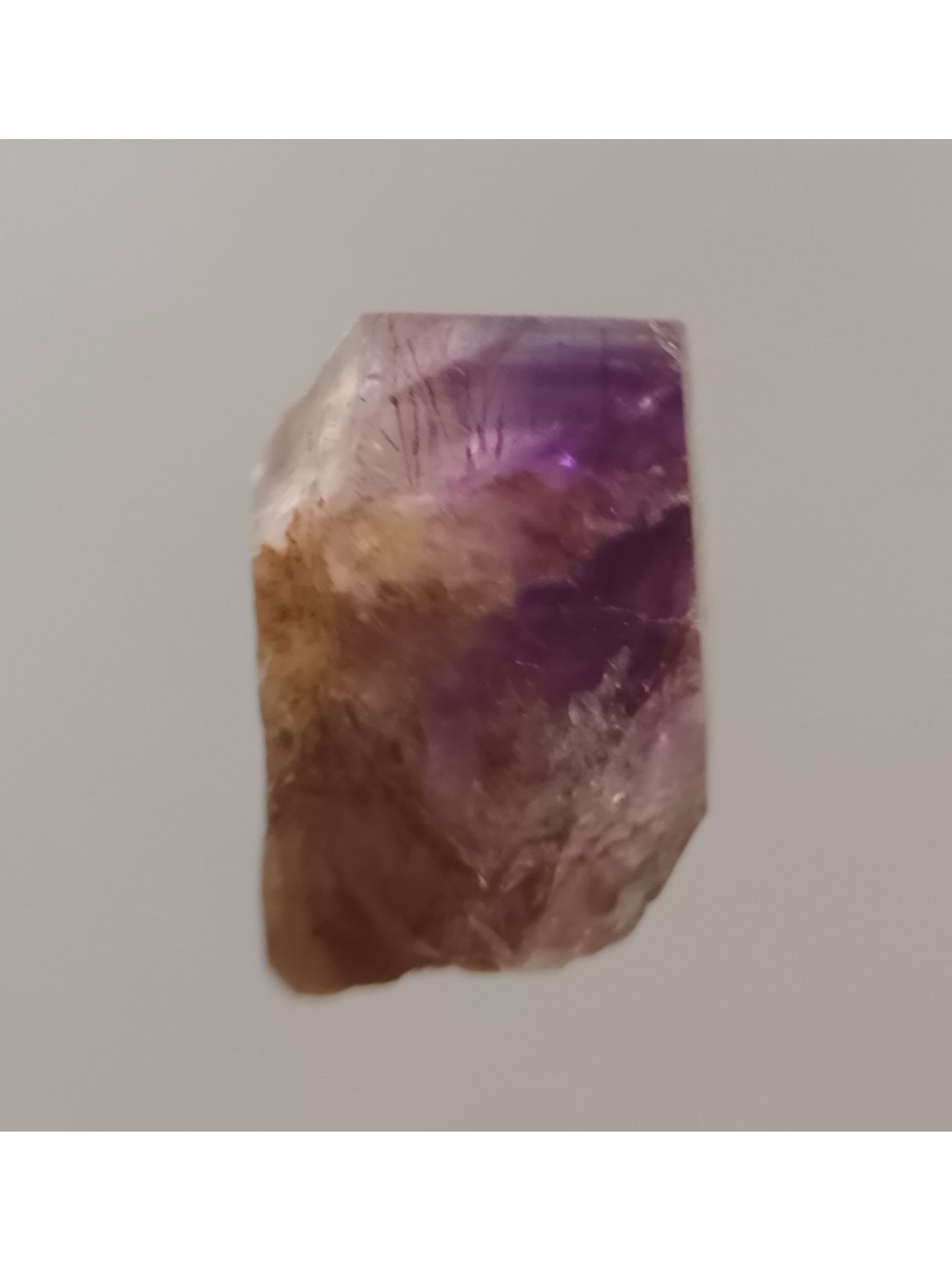 QUARTZ CRYSTAL "SUPER SEVEN": Square-shaped yellow and violet quartz crystal with rutile and goethite inclusions (qu125/29). Weight: 0.53 grams. Origin: Yuncheng, Shangxi, China. THIS LOT QUALIFIES FOR A 30-DAY UNCONDITIONAL