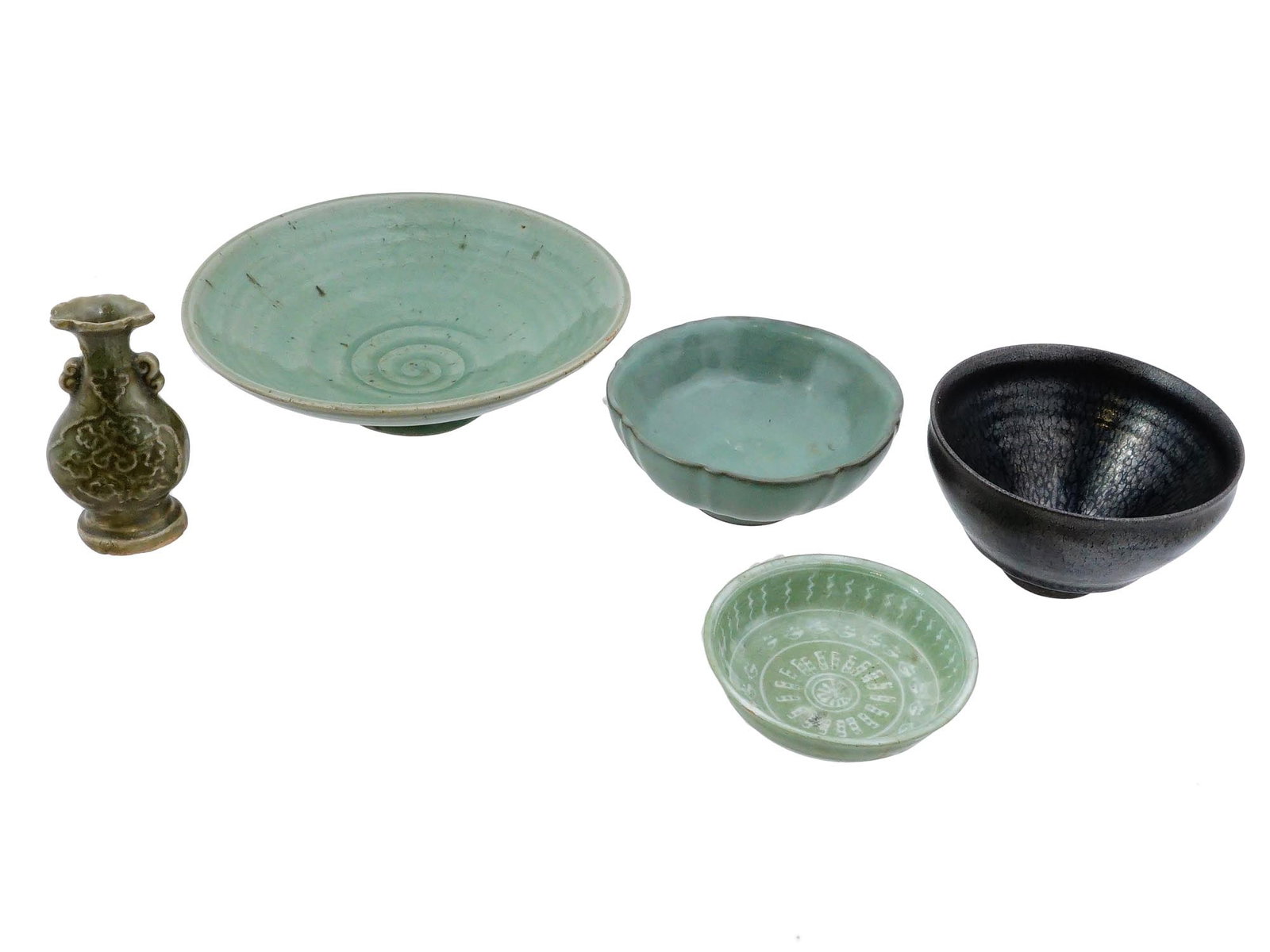 GROUP OF FIVE CHINESE CERAMIC BOWLS AND A VASE (1 of 10)