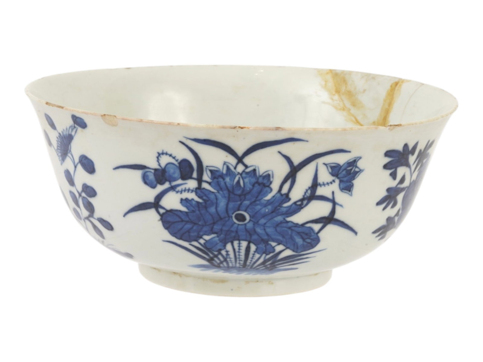 ANTIQUE CHINESE QING DYNASTY BLUE WHITE PORCELAIN BOWL: An antique Chinese Qing dynasty blue and white porcelain bowl. Decorated in underglaze cobalt blue with a large stylized blossom? surrounded by scrolling foliage and smaller floral sprays. Dating to t