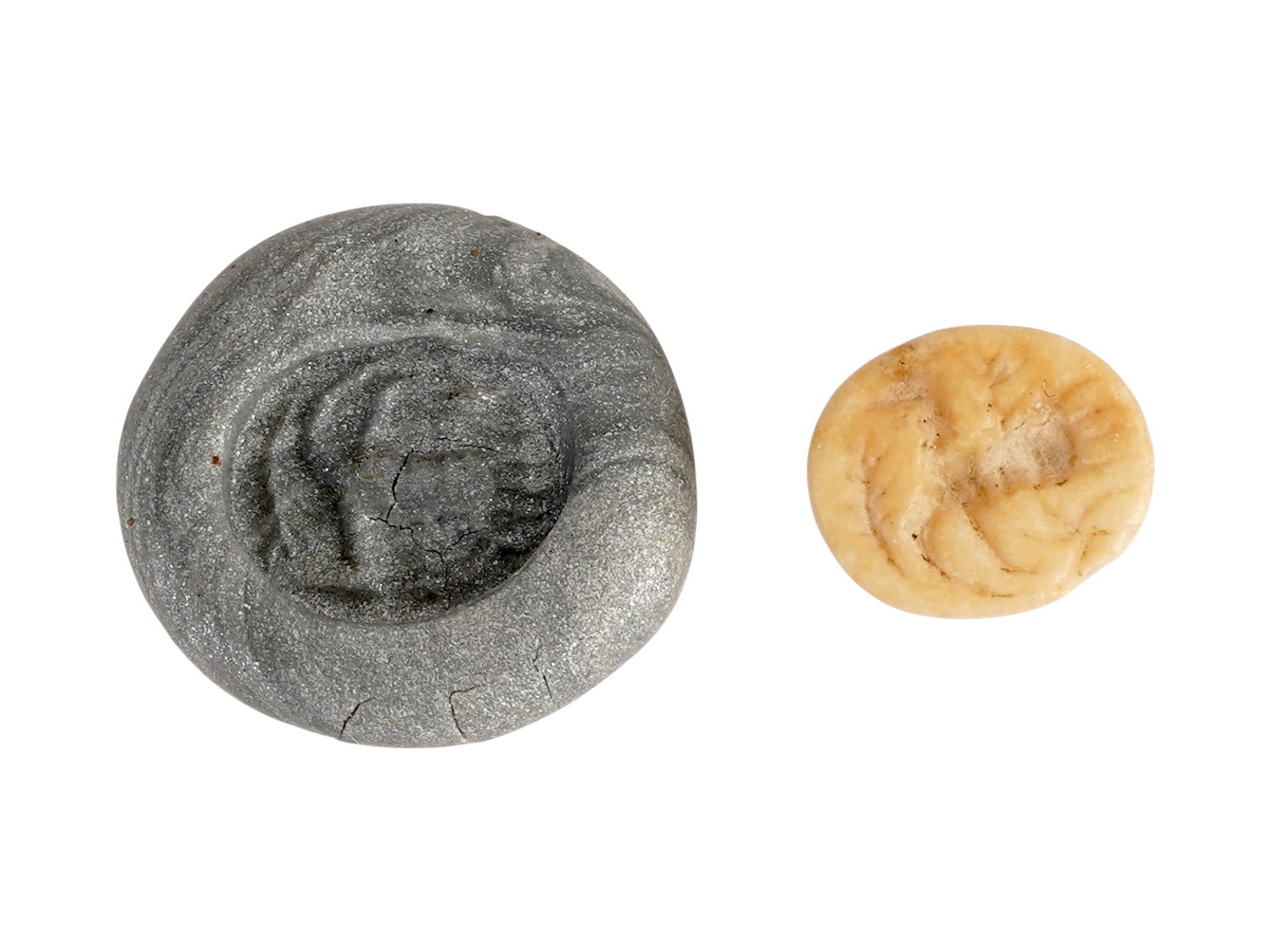 ANCIENT EGYPTIAN LATE PERIOD STEATITE STONE SCARAB BEAD: An ancient Egyptian Late Period hand carved steatite stone bead in the shape of a scarab with engraved sacred animal on the underside. Circa: 700 to 200 BC. Collectible Historical Artifacts, Archaeolo