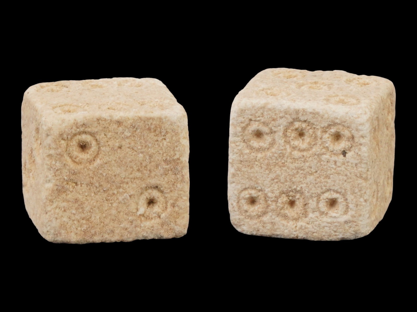 PAIR OF ANCIENT ROMAN STONE DICE 100 TO 300 AD (1 of 5)