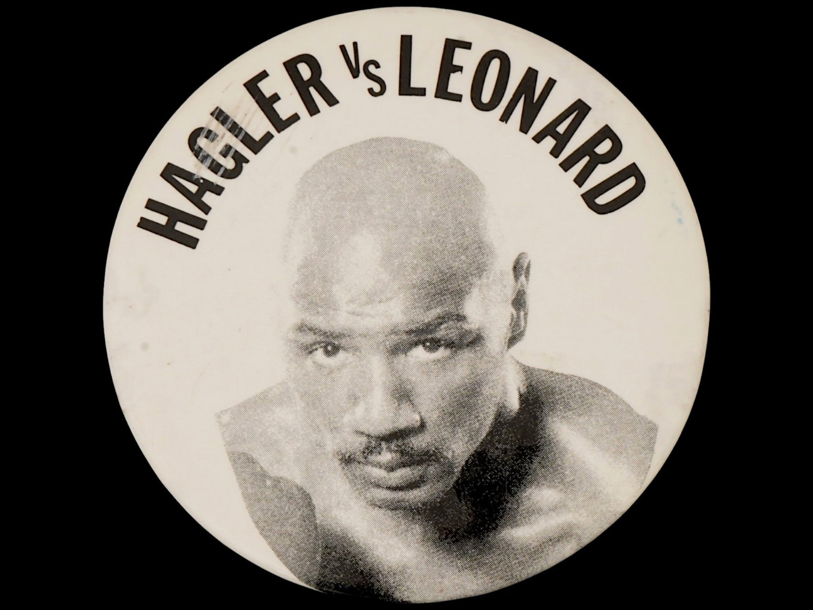 VTG PIN BOXING MATCH MARVIN HAGLER SUGAR RAY LEONARD: A vintage souvenir pin commemorating the legendary boxing match between Marvelous Marvin Hagler and Sugar Ray Leonard, known as The Super Fight. Held on April 6, 1987, at Caesars Palace in Las Vegas,
