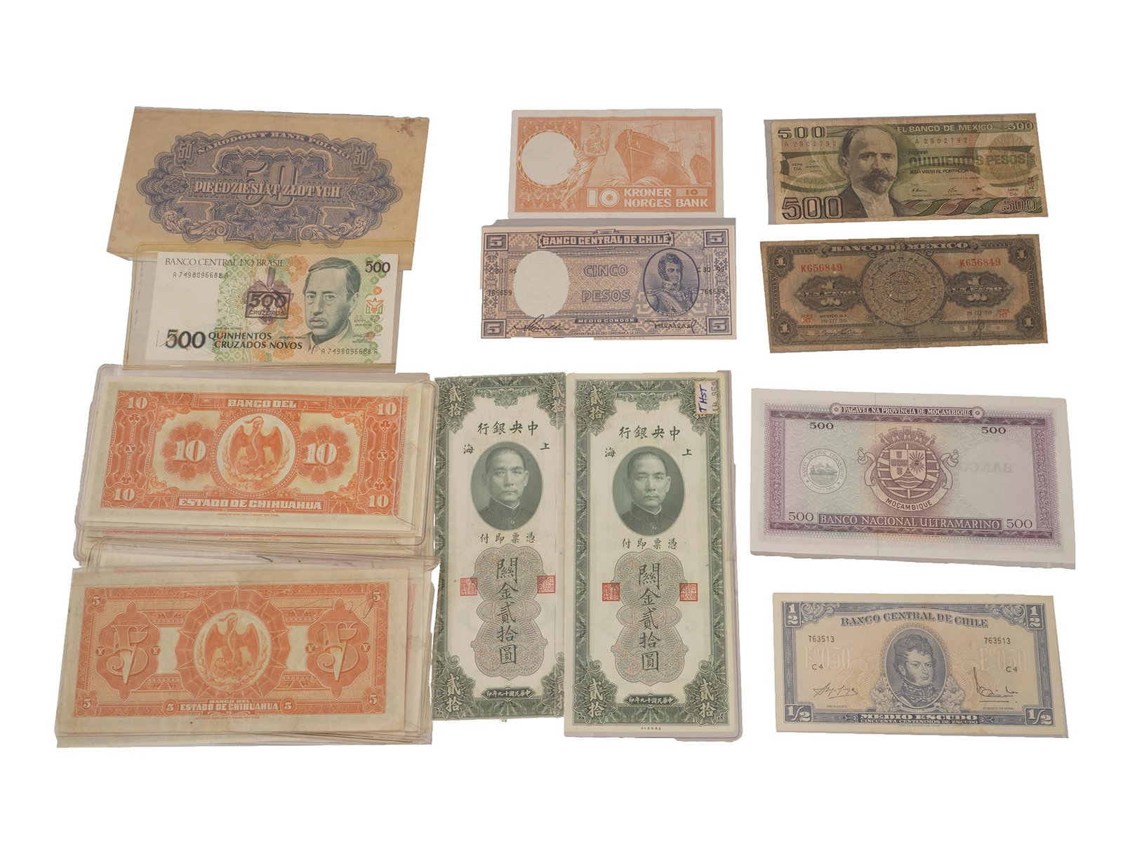 COLLECTION OF ASSORTED VINTAGE FOREIGN BANKNOTES: A collection of assorted vintage foreign banknotes from various countries like Chile, Mexico, Brazil, Mozambique, Jamaica, Poland, primarily from the mid-to-late 20th century. Vintage Foreign Currency