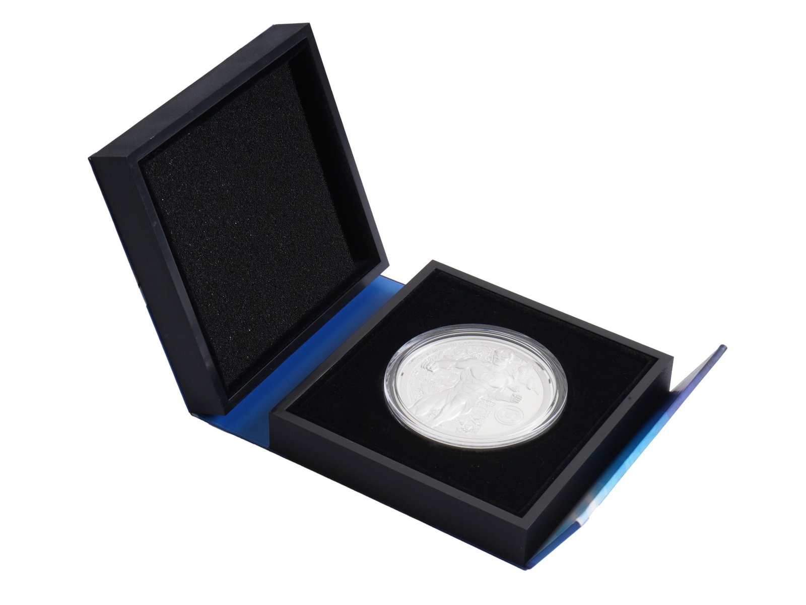 NIUE LTD GREEN LANTERN 3 OZ 999 SILVER COIN 2023: A Niue limited edition Green Lantern 3oz 999 fine silver coin, 2023. The limited edition of 1,000 pieces worldwide, it comes in a themed case with a certificate of authenticity. The coin depicts the G