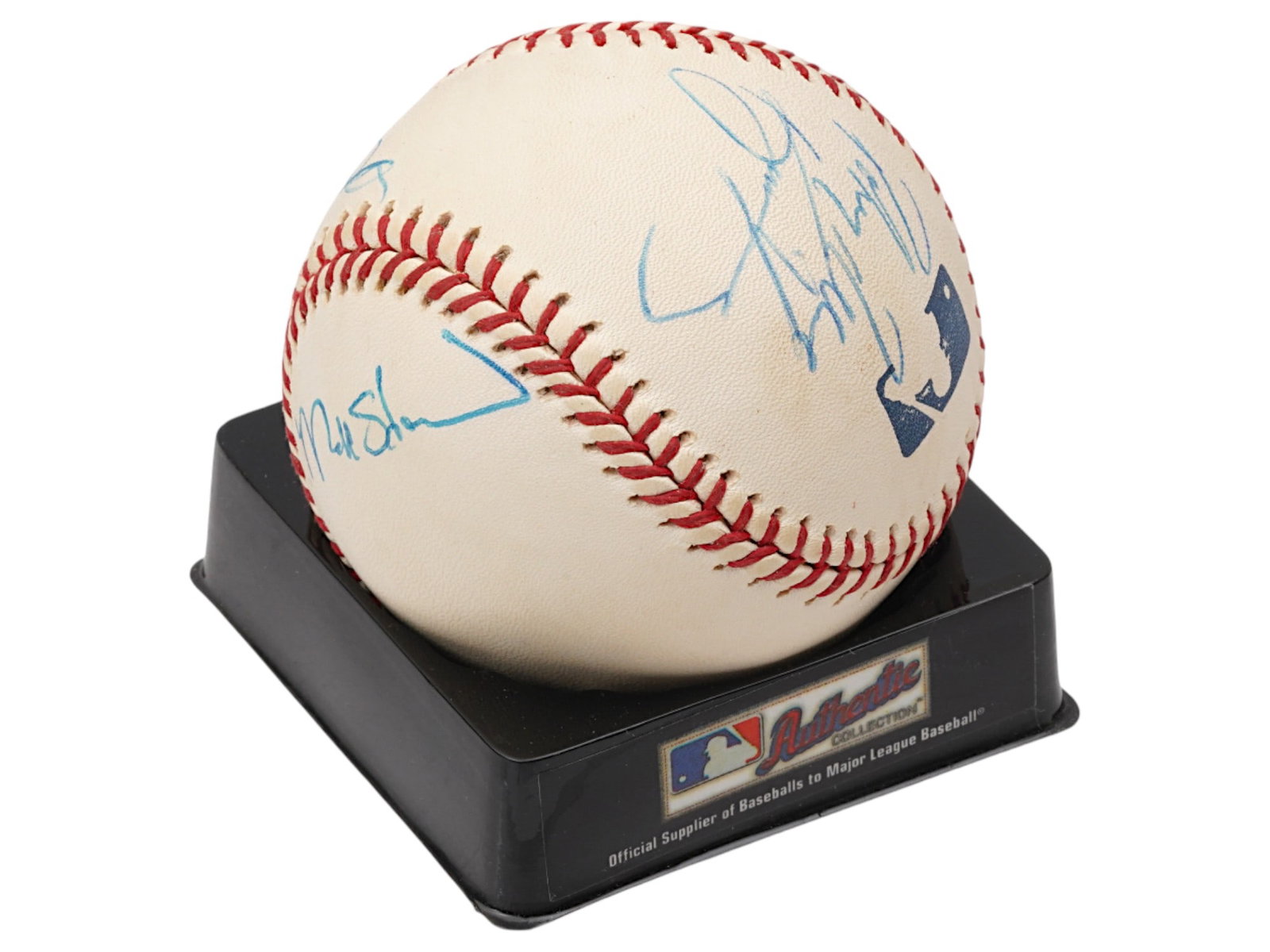 AMERICAN MAJOR LEAGUE BASEBALL AUTOGRAPHED BY PLAYERS: An official American Major League Baseball souvenir ball, featuring the official league stamp. Autographed by the players, Pokey Reese, Kevin Young, Kenny Lofton, Mat Stairs, Reggie Sanders.