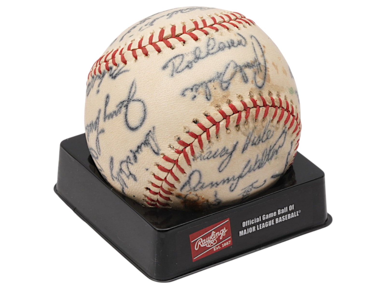 VINTAGE AUTOGRAPHED OFFICIAL NATIONAL LEAGUE BASEBALL: A vintage Official National League baseball autographed by members of the 1957 New York Giants, marking the clubs final season in New York before relocating to San Francisco. The ball bears numerous