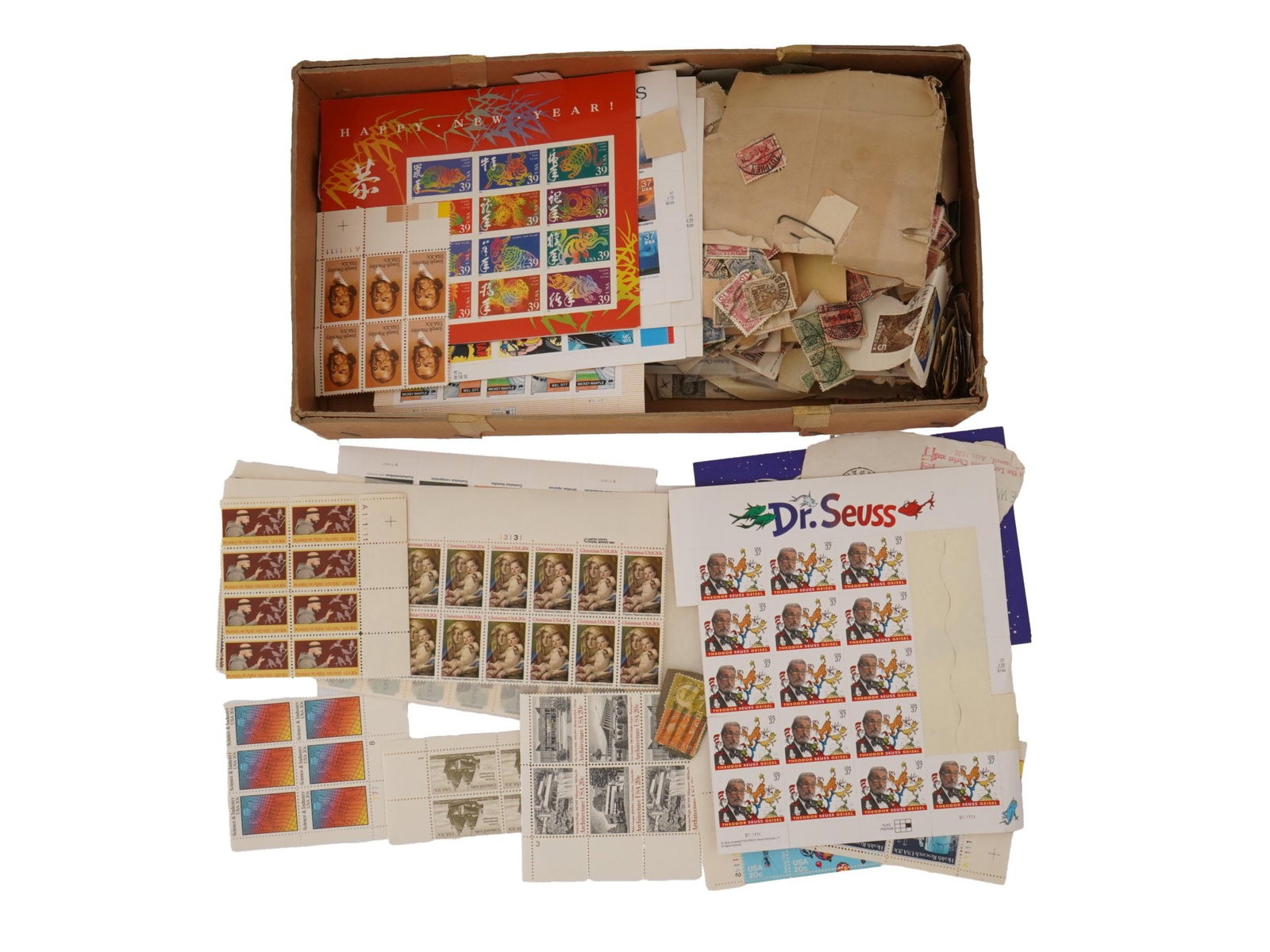 COLLECTION OF AMERICAN AND INTERNATIONAL POST STAMPS (1 of 3)