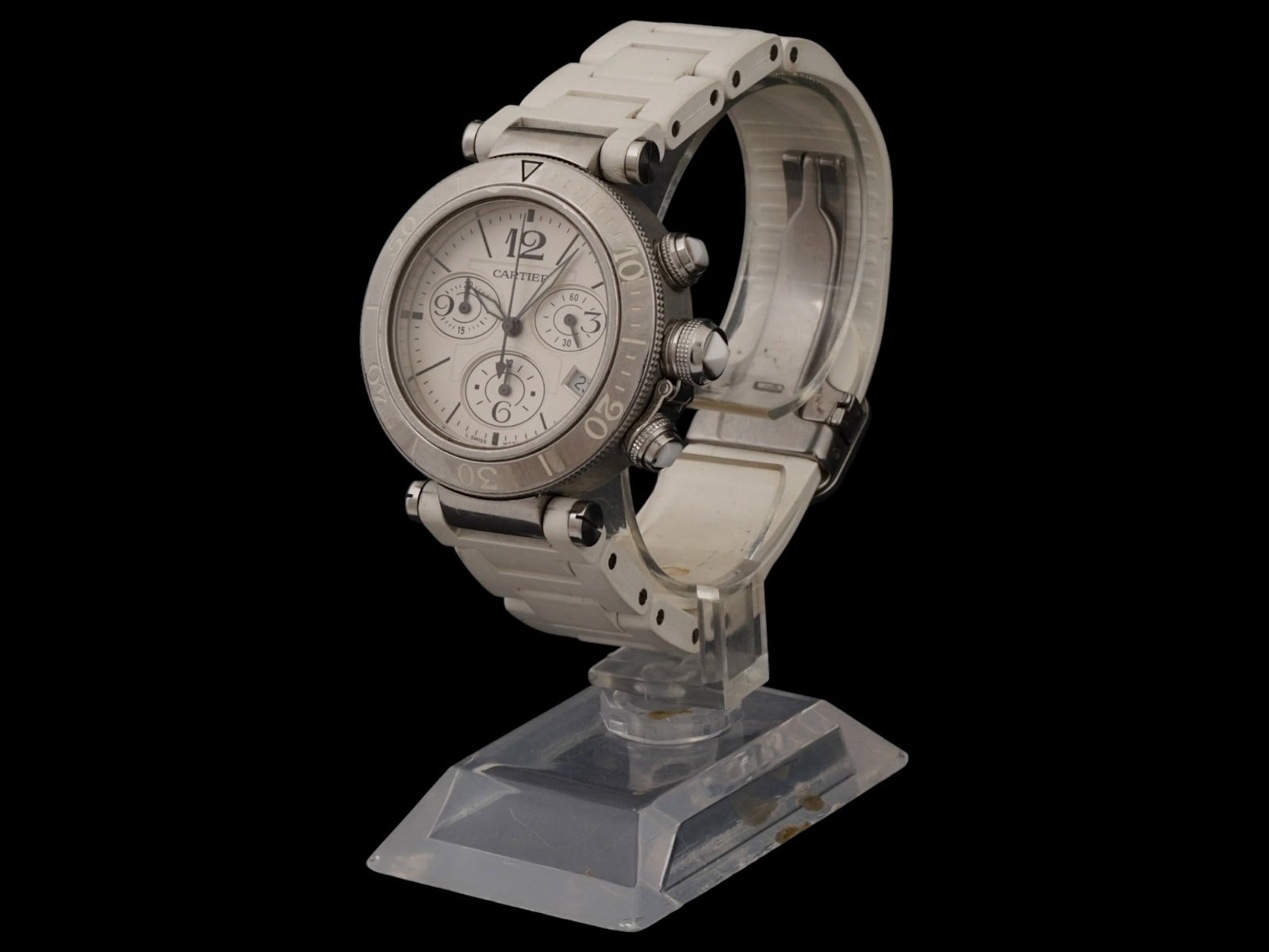 SWISS CARTIER PASHA SEATIMER CHRONOGRAPH WRIST WATCH: A Swiss made Cartier Pasha Seatimer Chronograph wrist watch with a stainless steel case and a steel link bracelet. A fixed stainless steel bezel. A white enamel dial with Geometric hands and stick hou