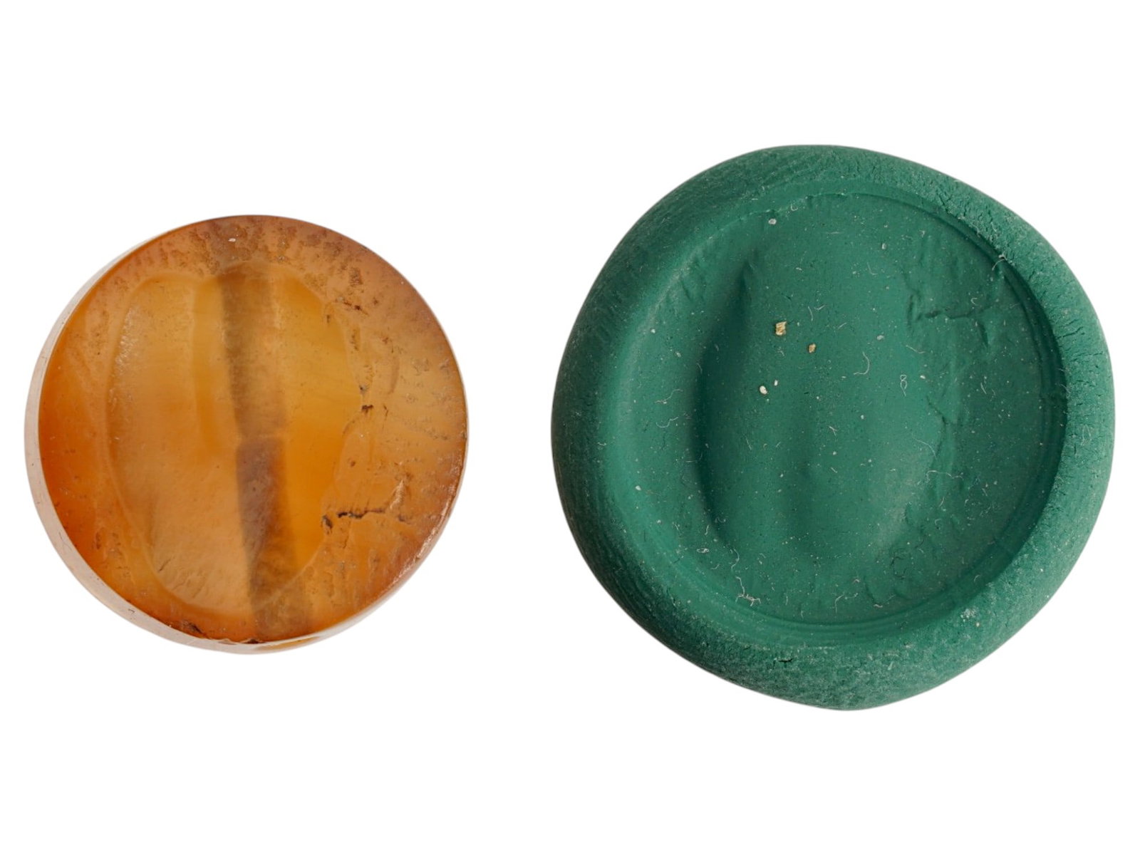 ANCIENT HOLY LAND CARVED HONEY AGATE STONE INTAGLIO BEAD: An ancient Holy Land translucent honey-colored agate stone bead, dating to the first millennium BC. The obverse features an intaglio engraving depicting the back of a goddess. A horizontal perforation