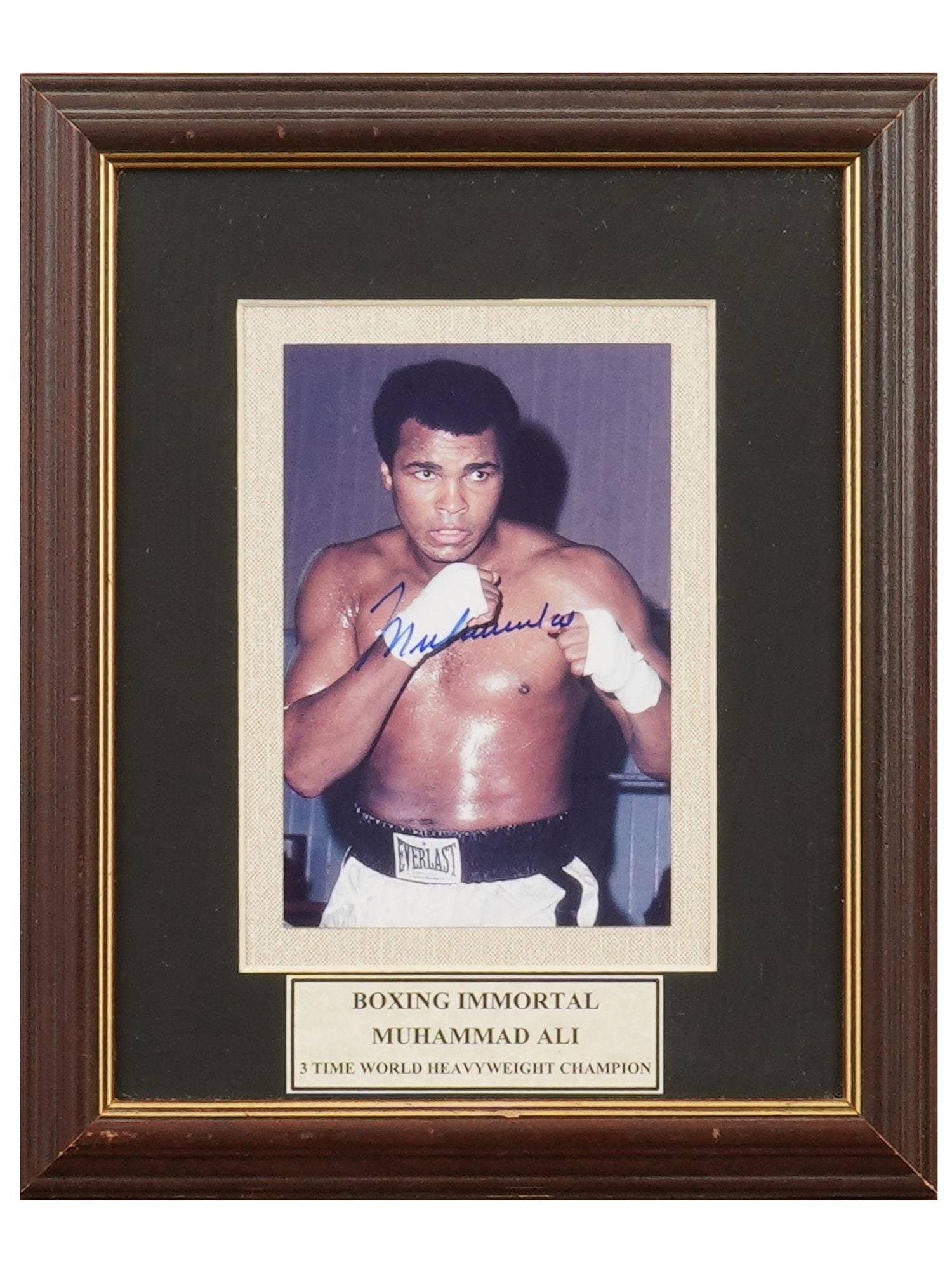 MUHAMMAD ALI AUTOGRAPHED COLOR PHOTOGRAPH (1 of 5)