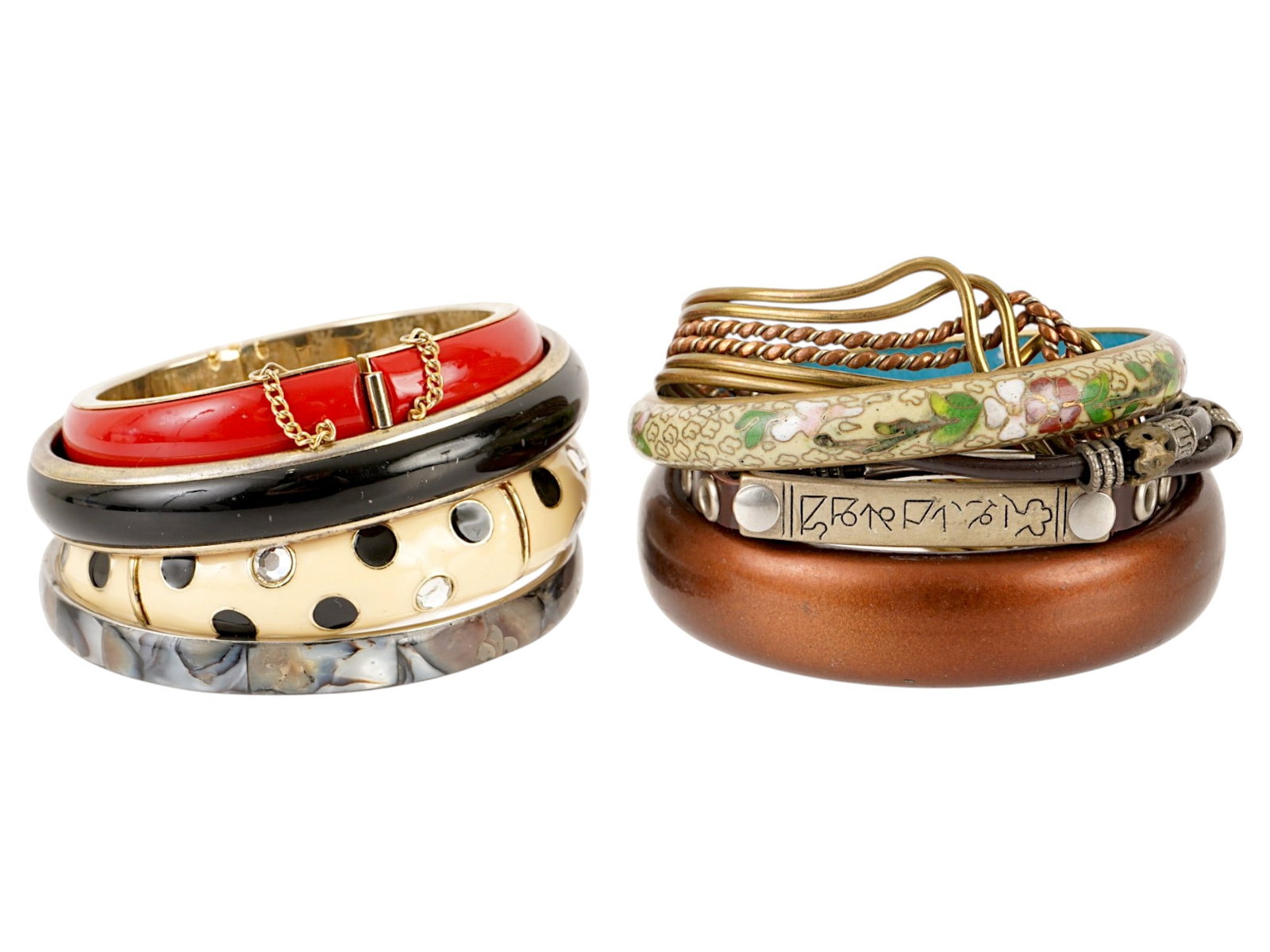 LOT OF VINTAGE LADIES BANGLE BRACELETS: A lot of 8 vintage bangle bracelets of various design. Solid bangle, hinged bangle, and cuff types. Statement Costume Jewelry For Women. THIS LOT IS ELIGIBLE FOR A 30-DAY UNCONDITIONAL RETURN